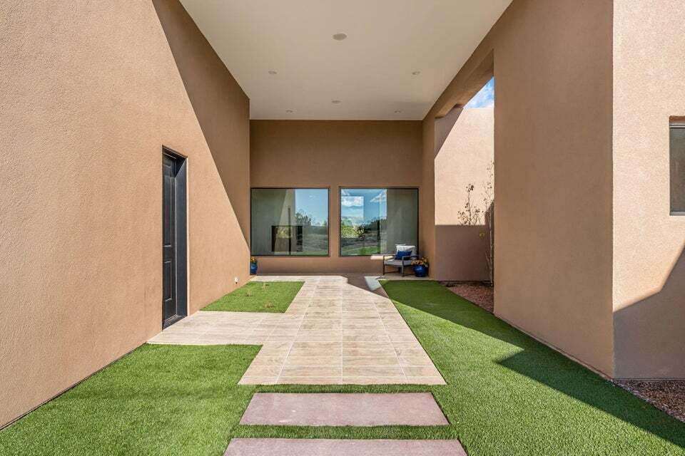 Photo 4 of Single family home for sale at 9 Tamarisk Trl, Santa Fe, NM 87506 | MLS# 1111021 | Listing updated on 2026-10-09