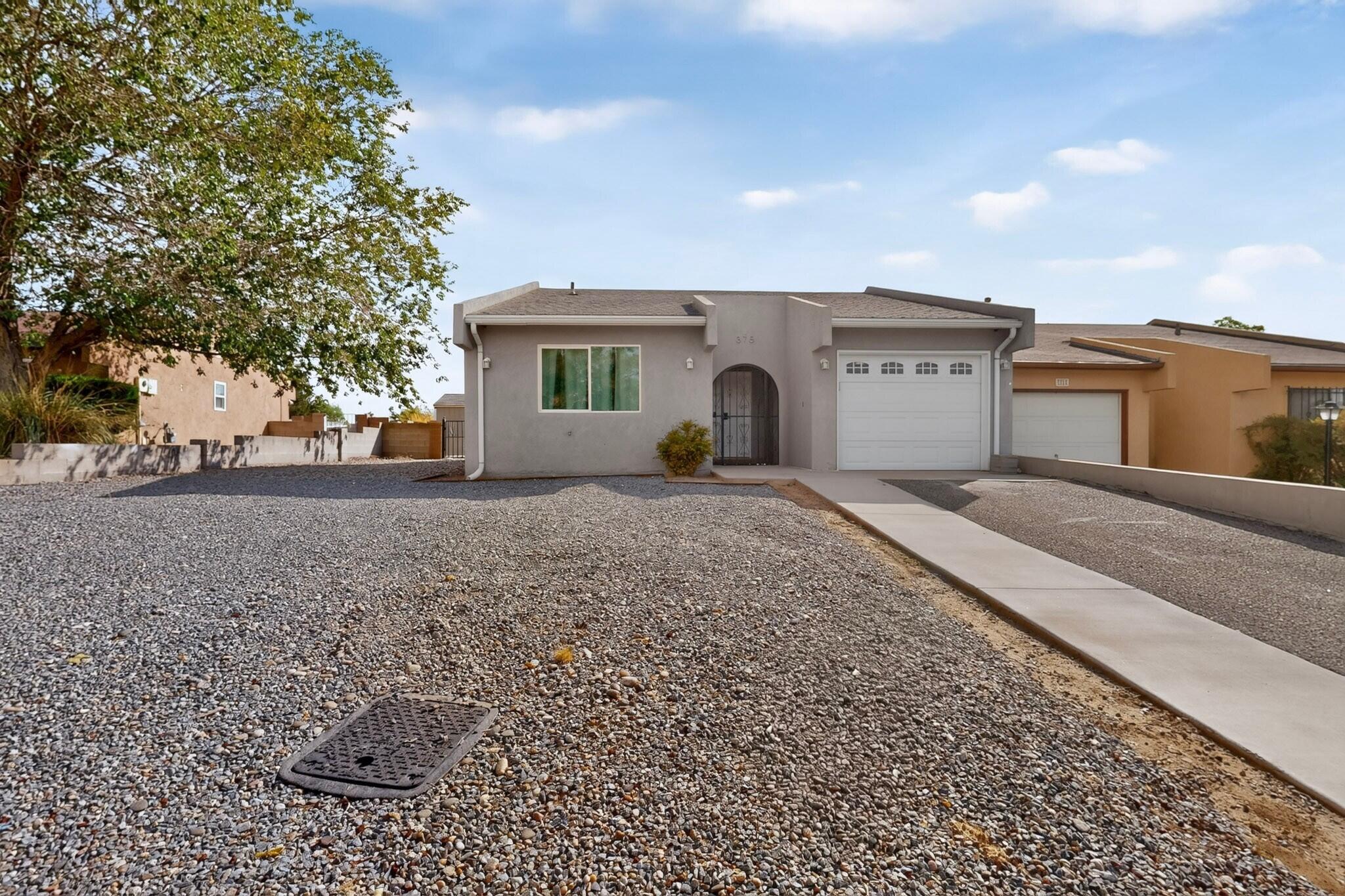 Photo 2 of Single family home for sale at 375 Wagon Train Dr Se, Rio Rancho, NM 87124 | MLS# 1111032 | Listing updated on 2026-09-16