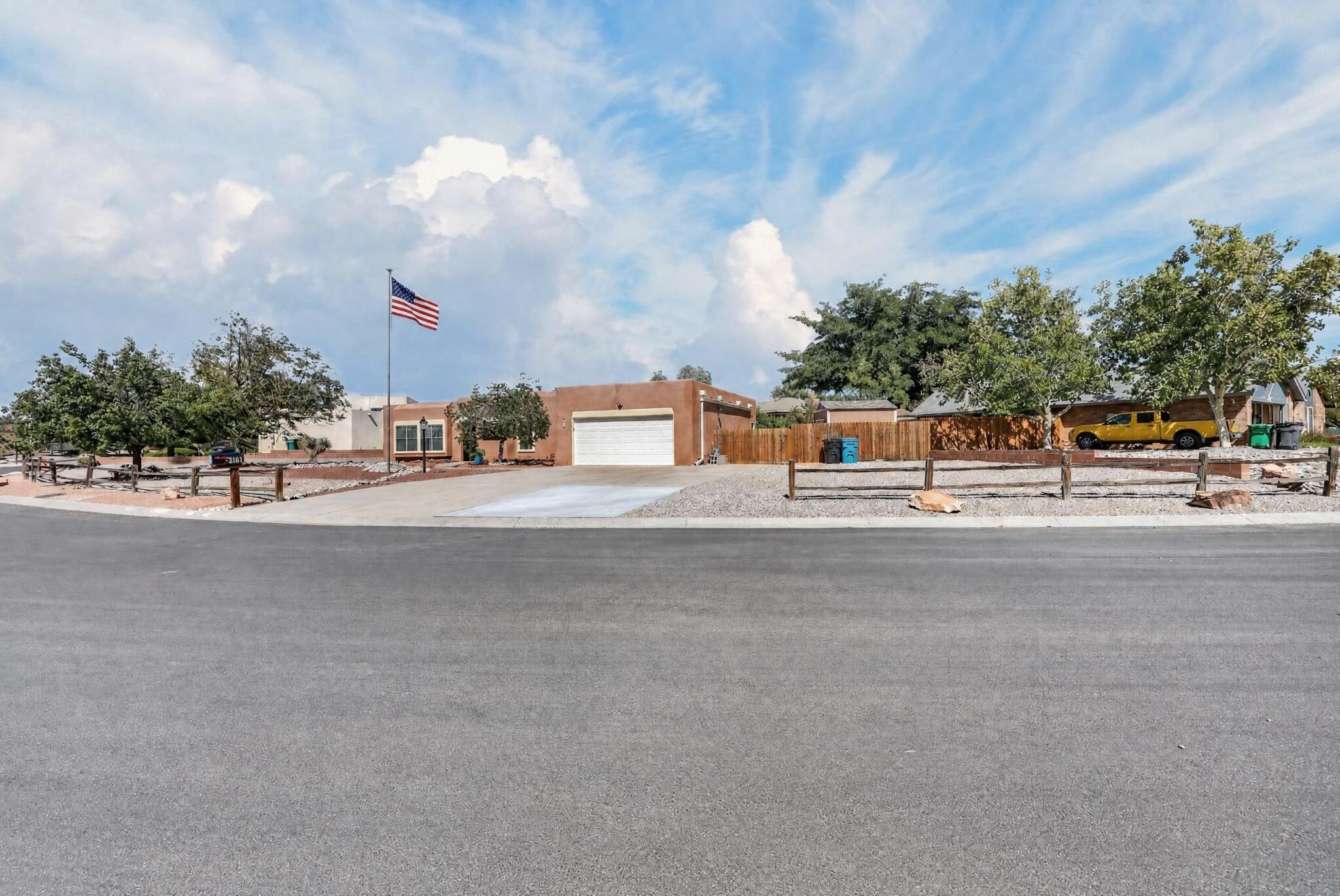 Photo 3 of Single family home for sale at 916 Player Loop SE, Rio Rancho, NM 87124 | MLS# 1111036 | Listing updated on 2026-09-18