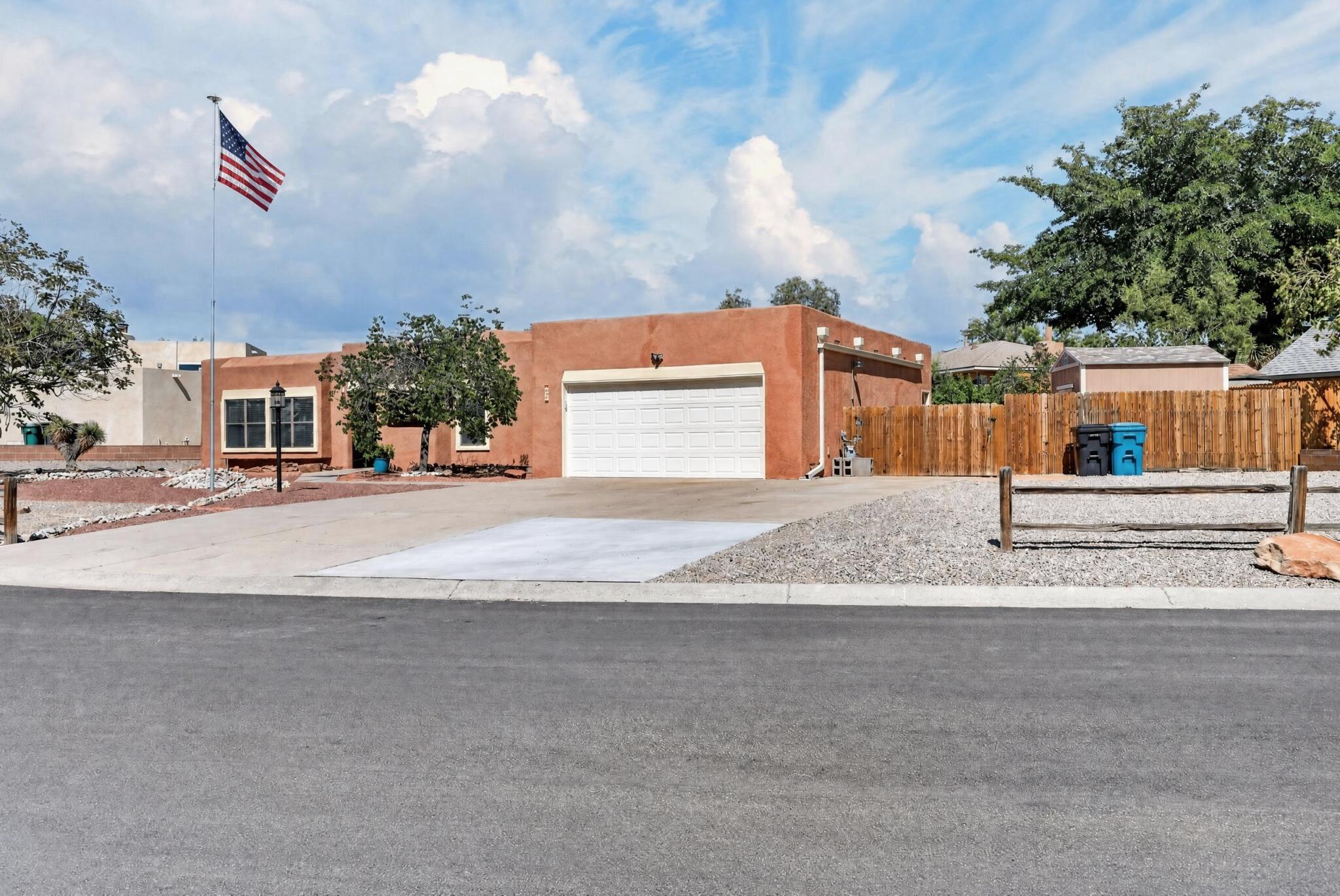 Photo 4 of Single family home for sale at 916 Player Loop SE, Rio Rancho, NM 87124 | MLS# 1111036 | Listing updated on 2026-09-18