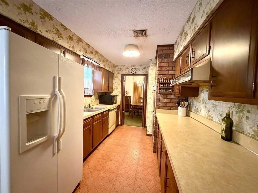 Photo 2 of Single family home for sale at 1701 Highland Ave, Metairie, LA 70001 | MLS# 2577255 | Listing updated on 2026-09-23