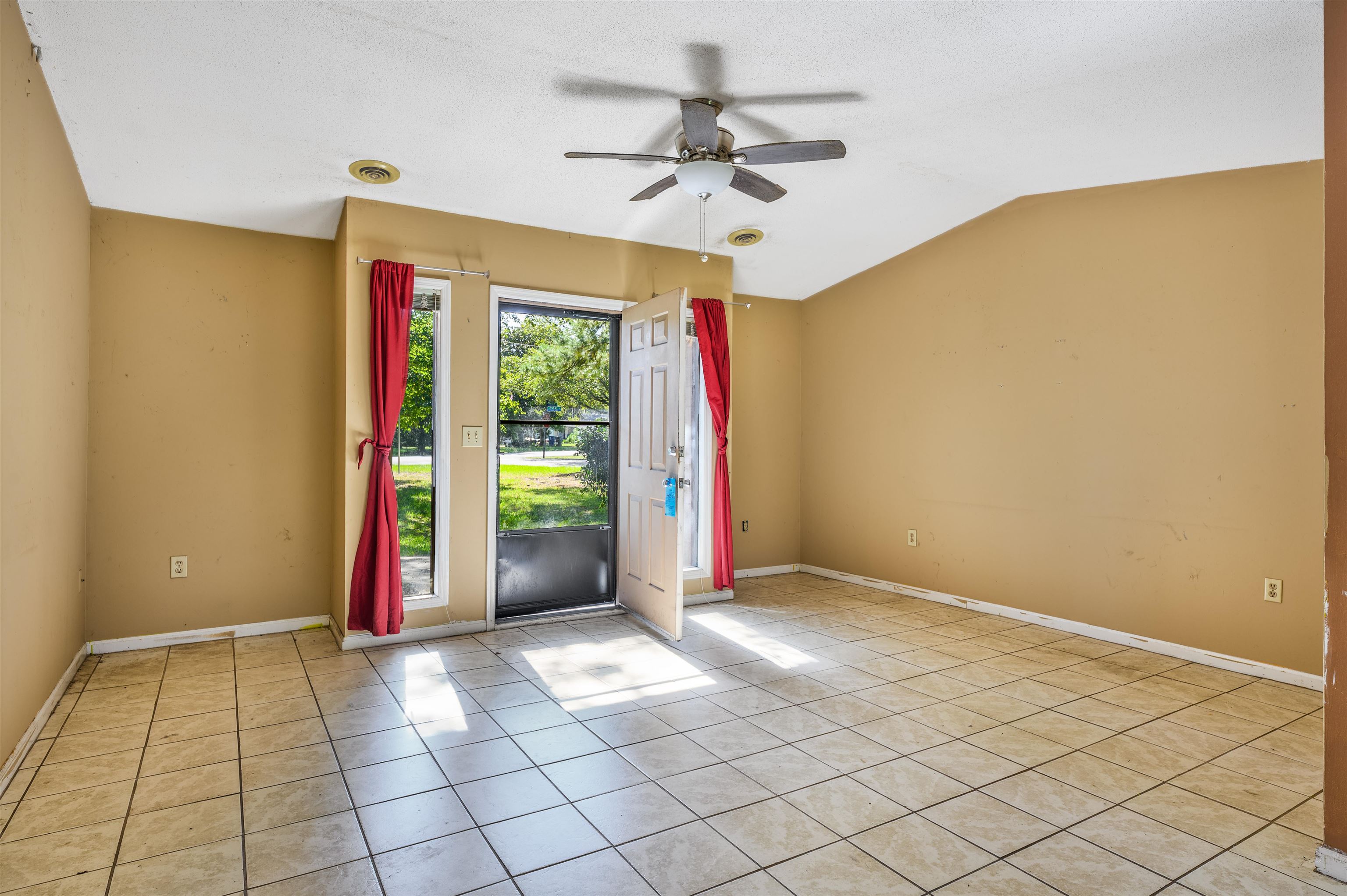 Photo 2 of Single family home for sale at 1019 Belle Dr, North Myrtle Beach, SC 29582 | MLS# 2622937 | Listing updated on 2026-09-17