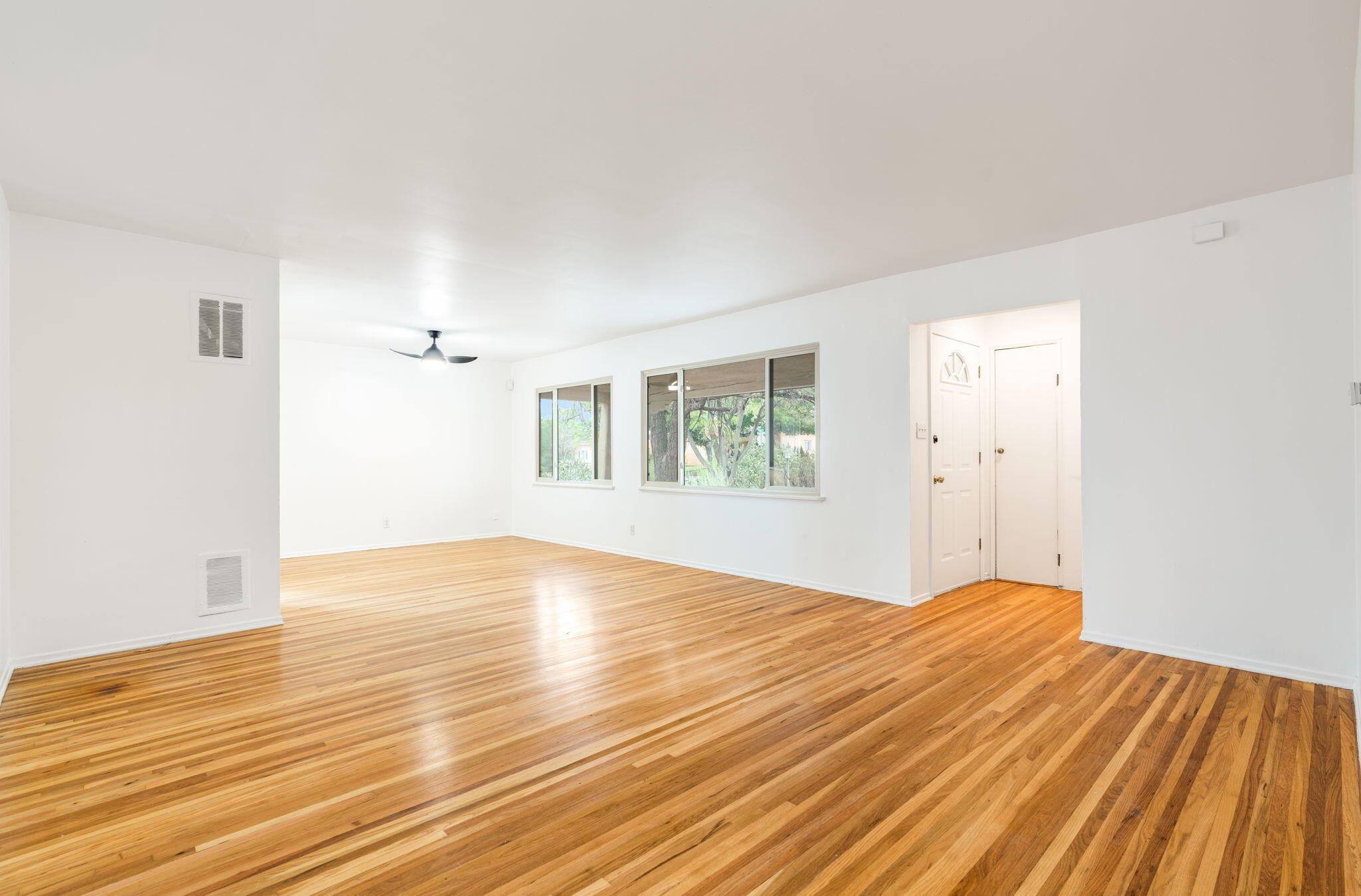 Photo 4 of Single family home for sale at 1001 Florida St SE, Albuquerque, NM 87108 | MLS# 1111144 | Listing updated on 2026-09-18