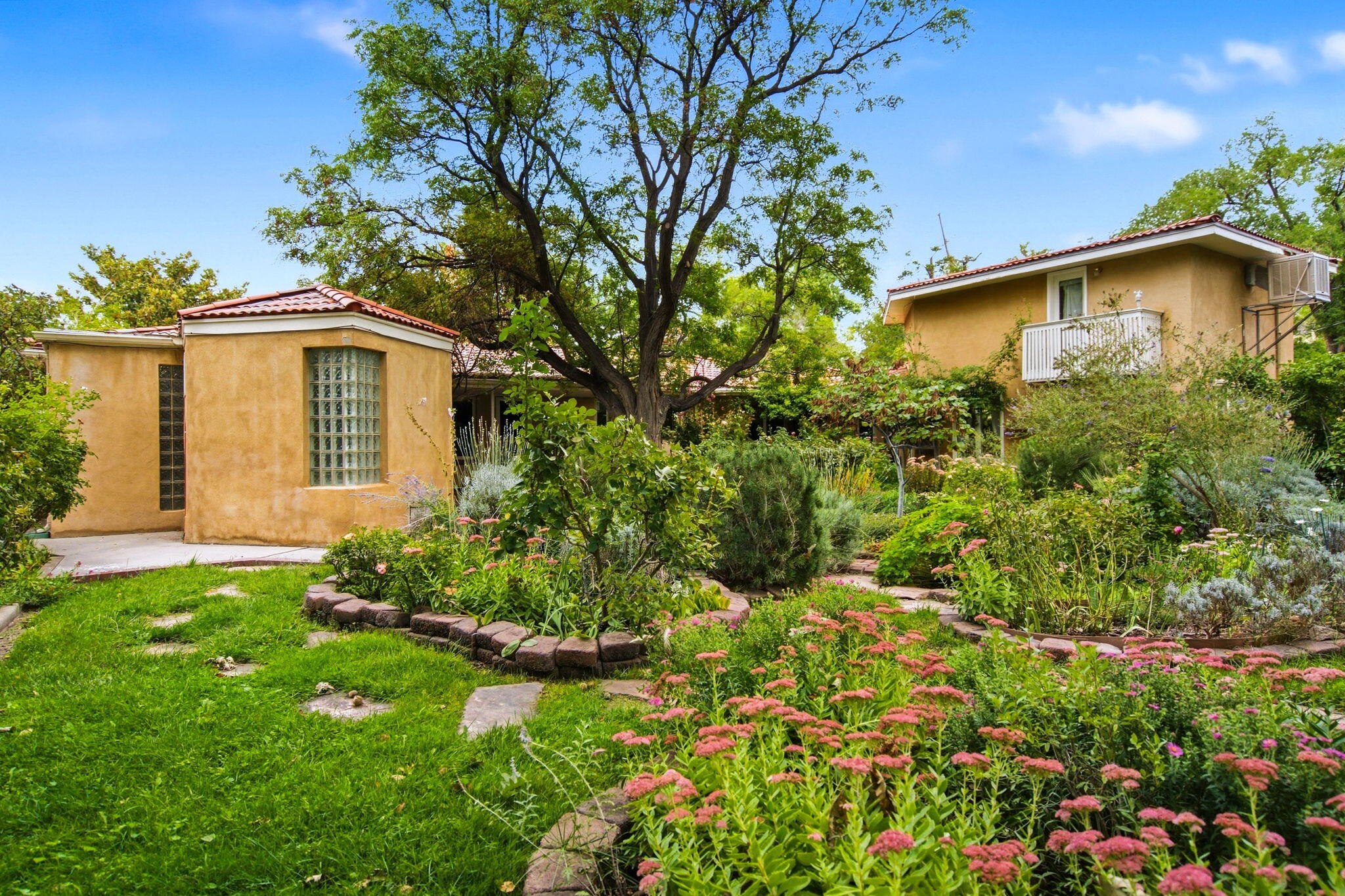 Photo 2 of Single family home for sale at 1512 Los Alamos Ave Sw, Albuquerque, NM 87104 | MLS# 1111176 | Listing updated on 2026-09-19