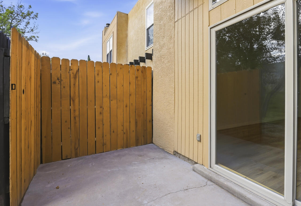 Photo 2 of Townhouse for sale at 32 Calle Playa Del Sol NE, Albuquerque, NM 87109 | MLS# 1111129 | Listing updated on 2026-09-26