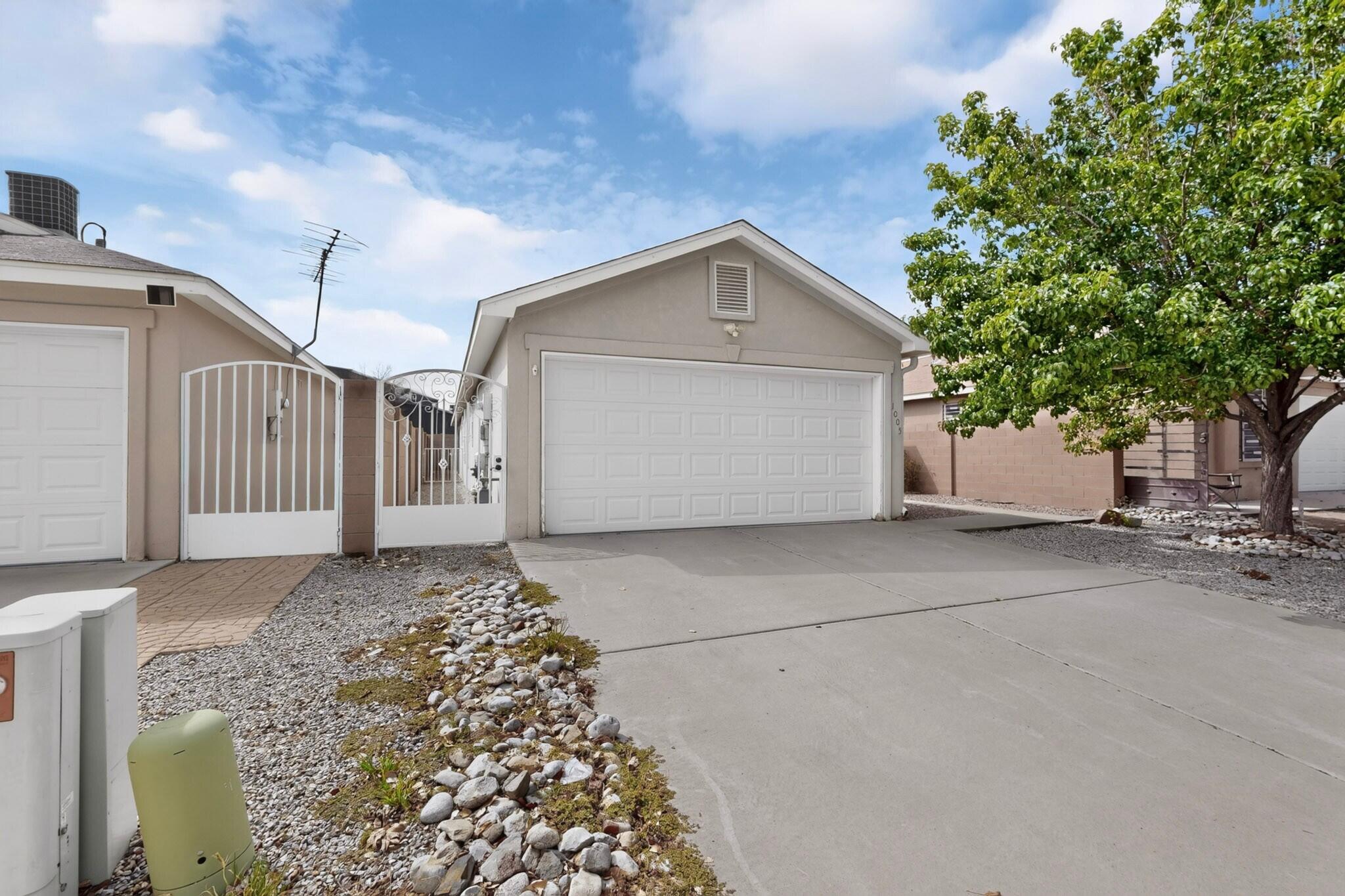 Photo 3 of Sale Pending at 1005 72nd Place NW, Albuquerque, NM 87121 | MLS# 1111306 | Listing updated on 2026-10-21