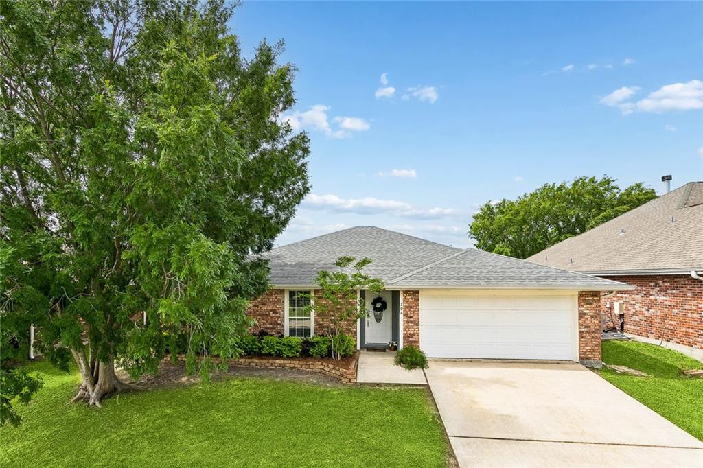 Photo 3 of Single family home for sale at 204 Charles Ct, Slidell, LA 70458 | MLS# 2578104 | Listing updated on 2026-10-08