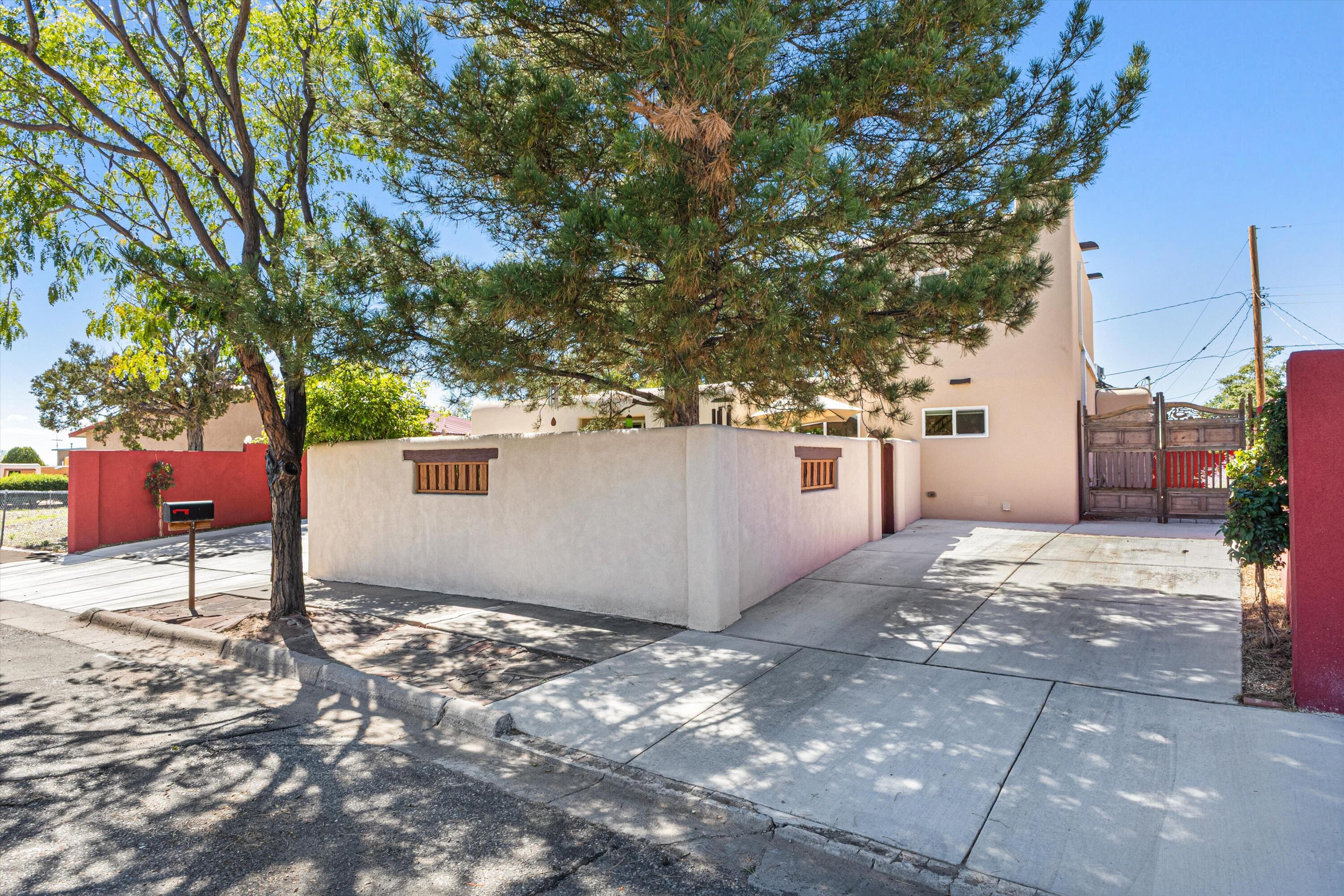 Photo 3 of Single family home for sale at 1002 Calle Margarita, Santa Fe, NM 87507 | MLS# 1111358 | Listing updated on 2026-10-21