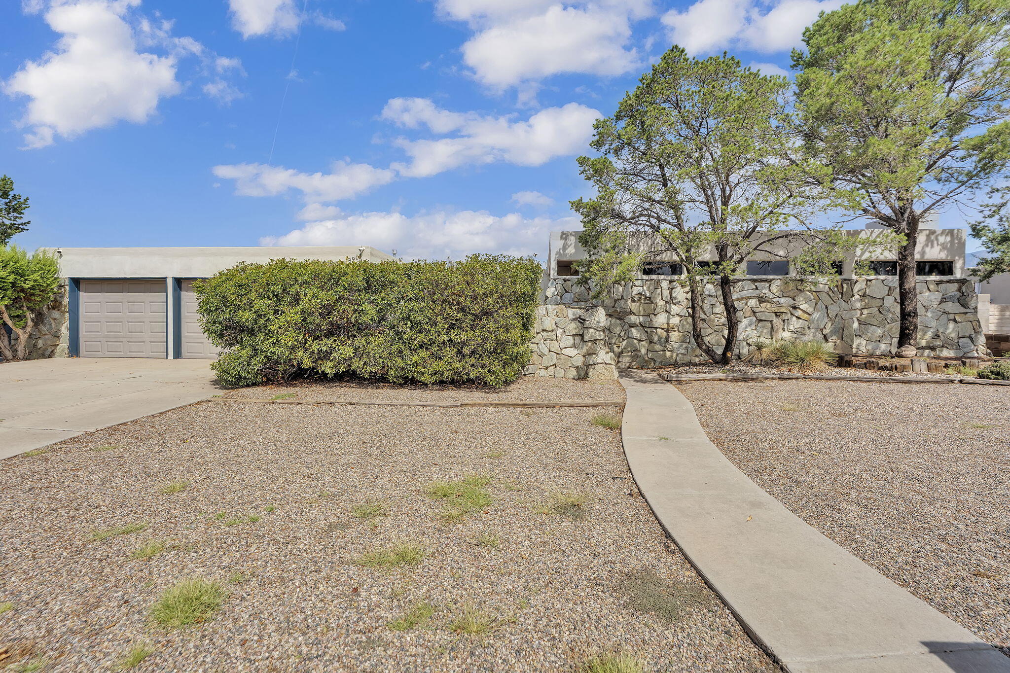 Photo 2 of Single family home for sale at 8901 Osuna Rd Ne, Albuquerque, NM 87111 | MLS# 1111366 | Listing updated on 2026-10-21