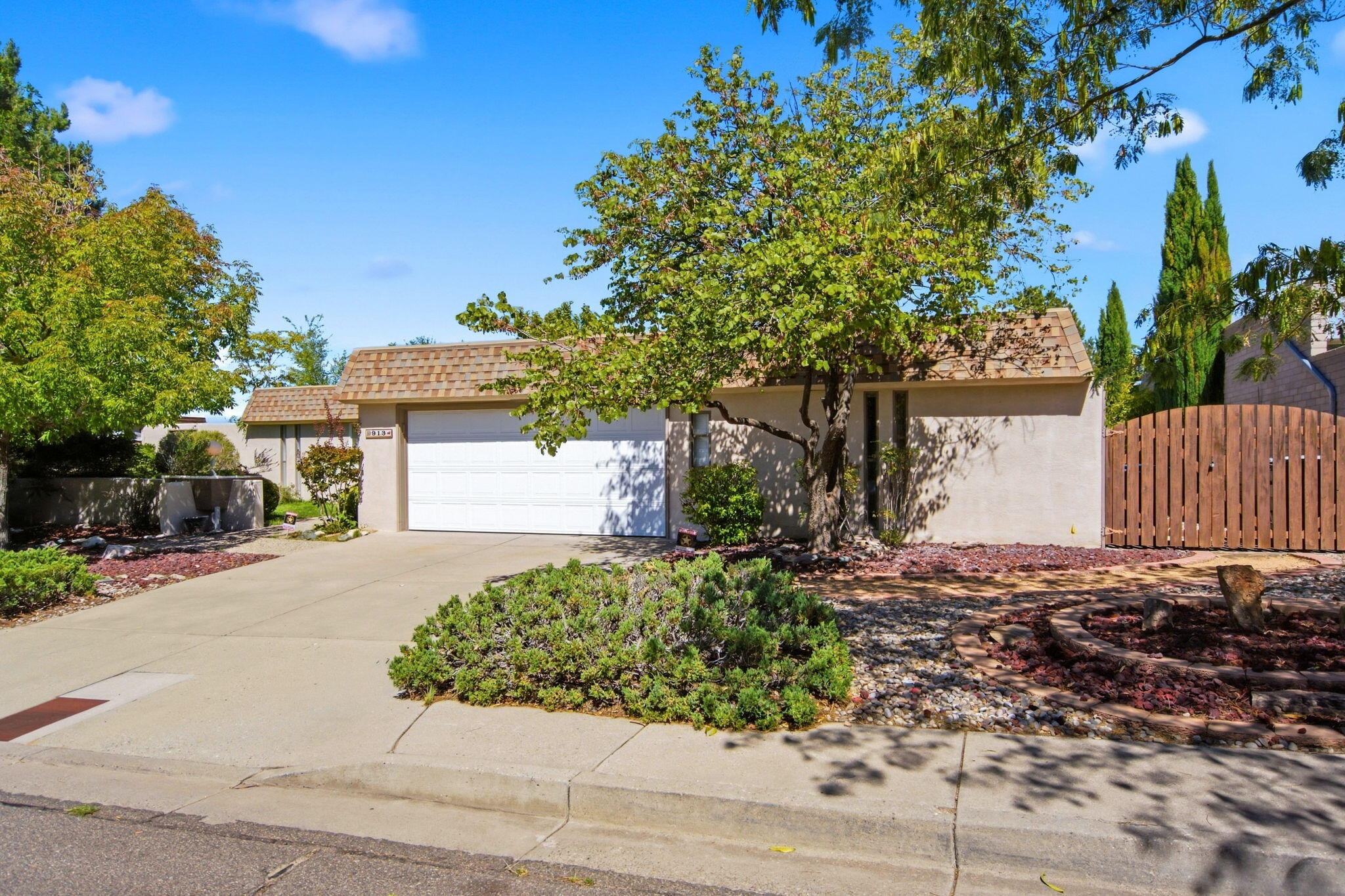 Photo 3 of Single family home for sale at 913 Santa Ana Ave Se, Albuquerque, NM 87123 | MLS# 1111397 | Listing updated on 2026-10-21