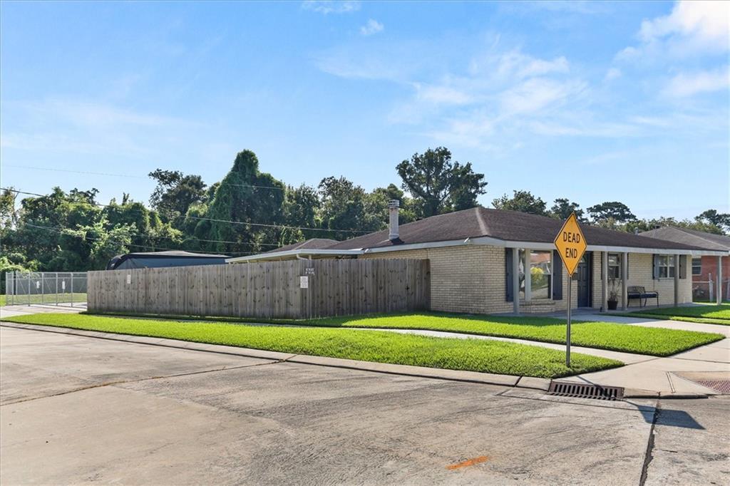 Photo 2 of Single family home for sale at 1701 Redwood Dr, Harvey, LA 70058 | MLS# 2578643 | Listing updated on 2026-10-01