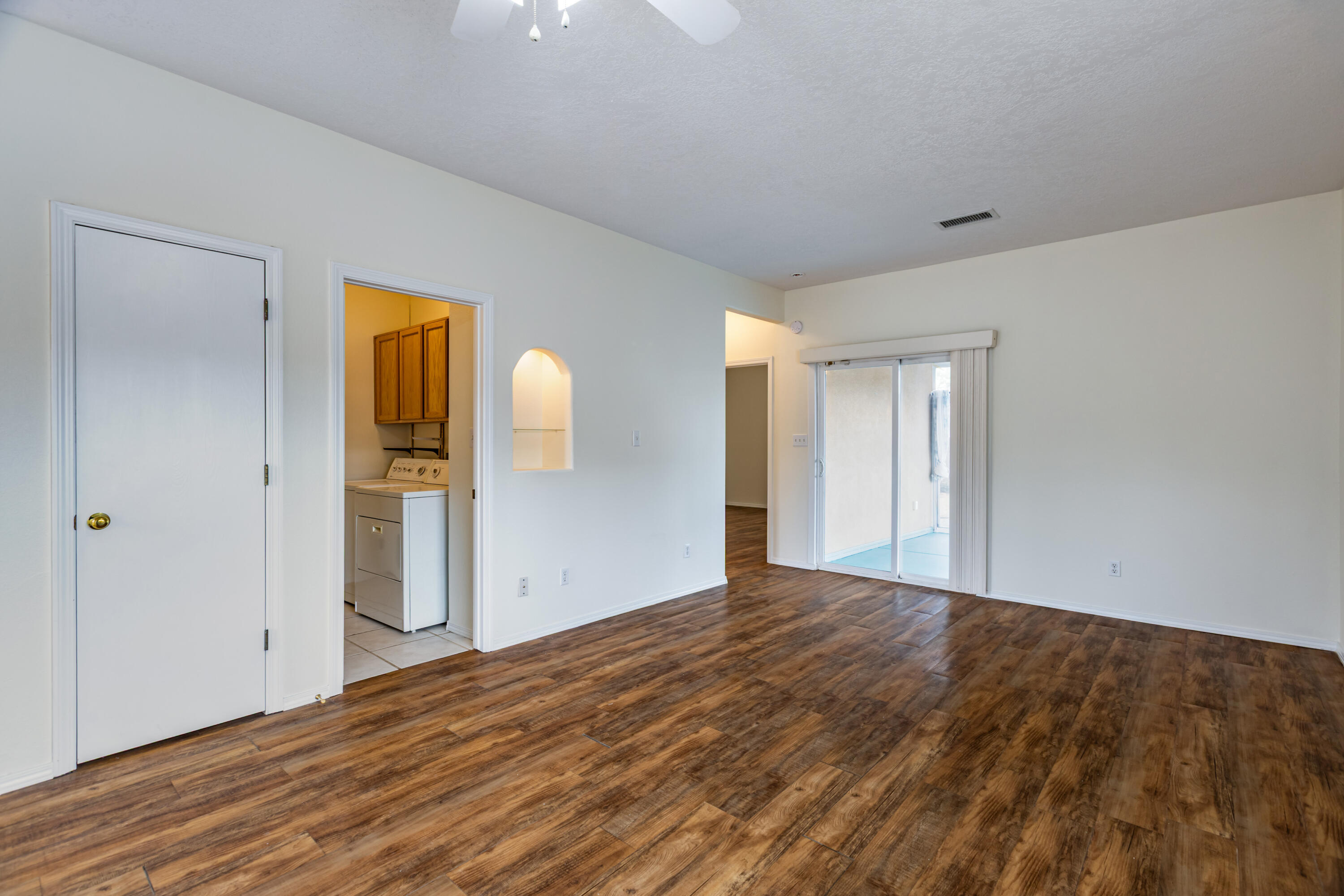 Photo 4 of Single family home for sale at 1515 Calle Sonrisa NE, Albuquerque, NM 87113 | MLS# 1111464 | Listing updated on 2026-09-28