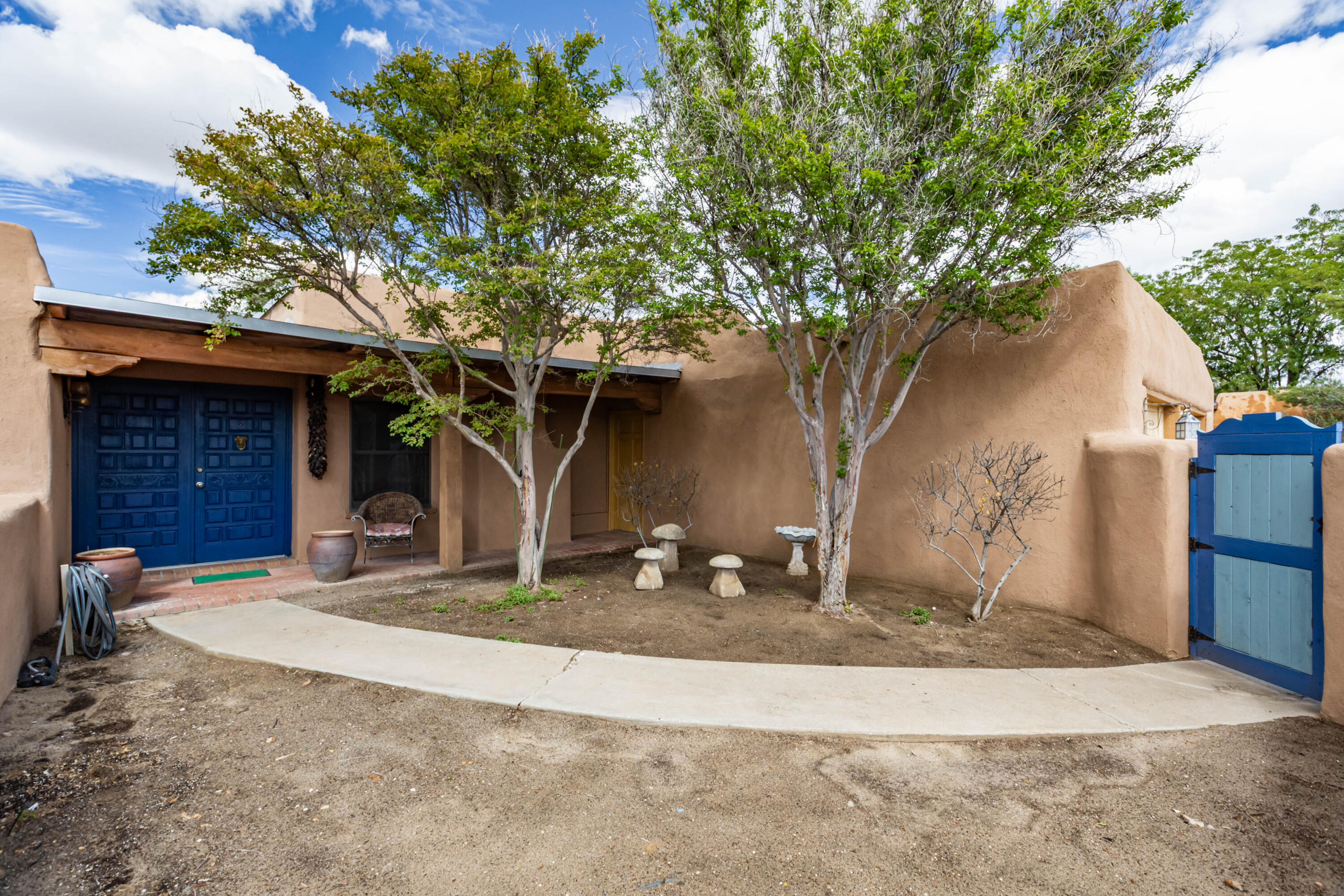 Photo 3 of Sale Pending at 5901 Flor Del Rey Nw, Albuquerque, NM 87120 | MLS# 1111514 | Listing updated on 2026-10-07