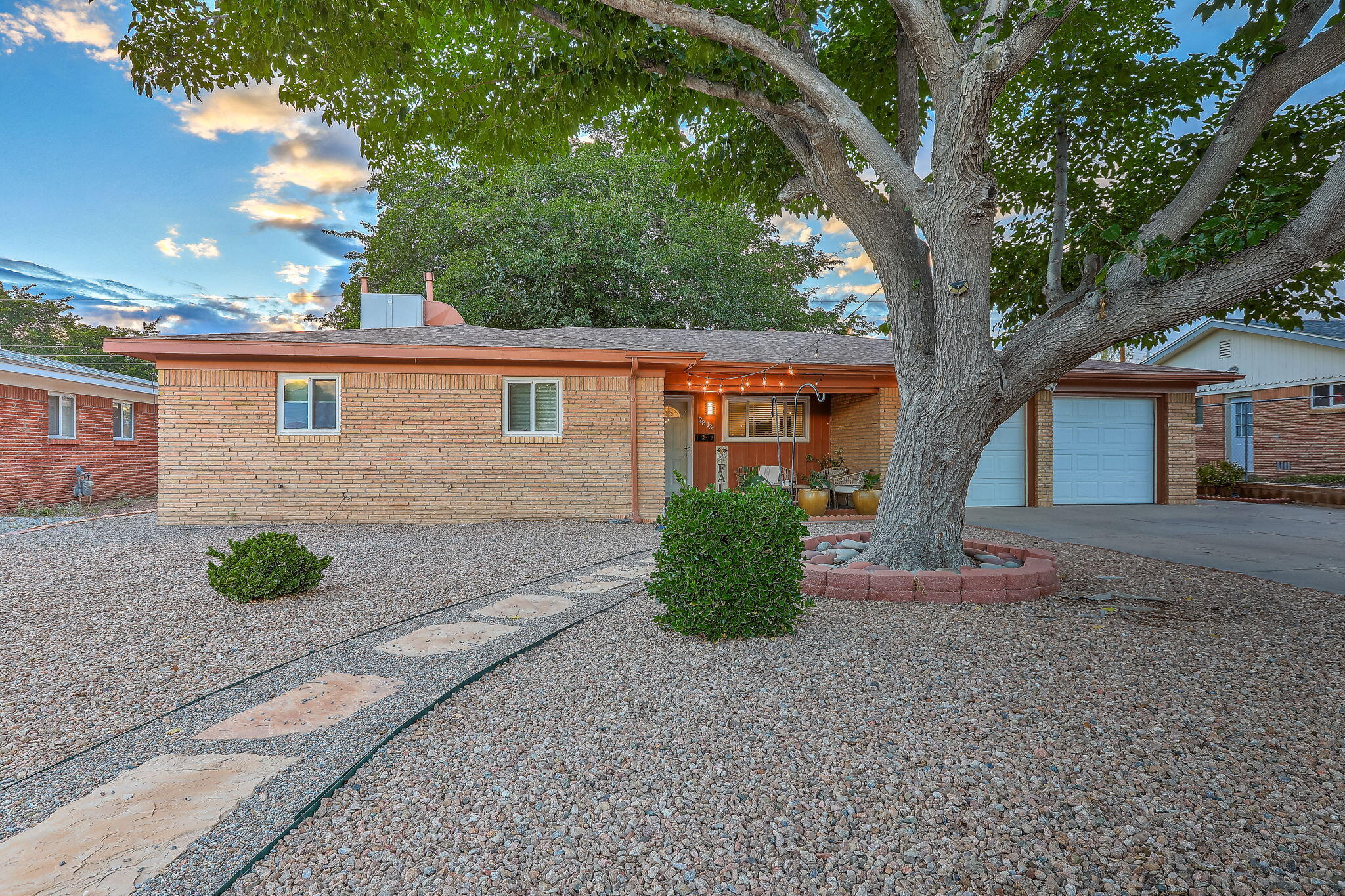 Photo 1 of Single family home for sale at 2813 Florida St NE, Albuquerque, NM 87110 | MLS# 1111564 | Listing updated on 2026-09-26