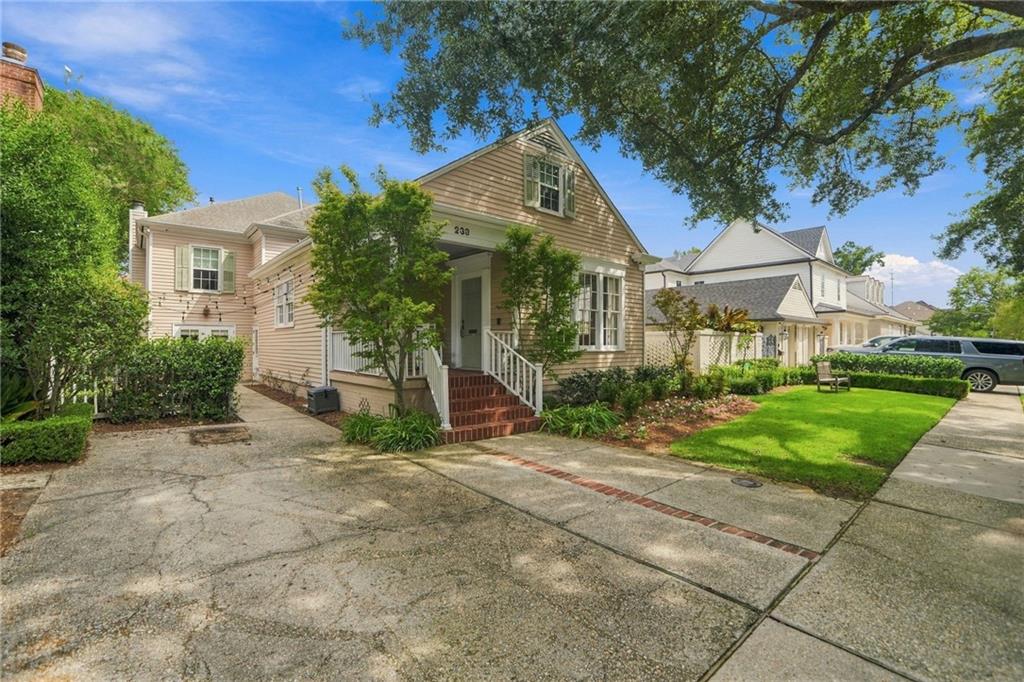 Photo 2 of Single family home for sale at 233 W Livingston Pl, Metairie, LA 70005 | MLS# 2577838 | Listing updated on 2026-10-15