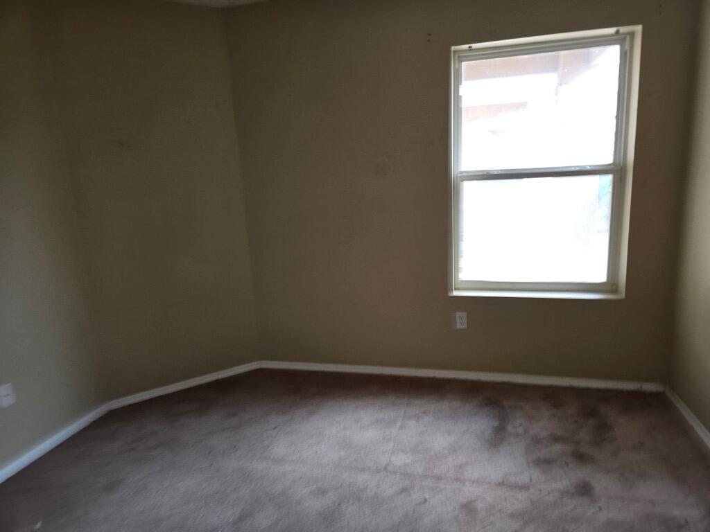 Photo 4 of Sale Pending at 405 Camino Eric, Moriarty, NM 87035 | MLS# 1111603 | Listing updated on 2026-10-02