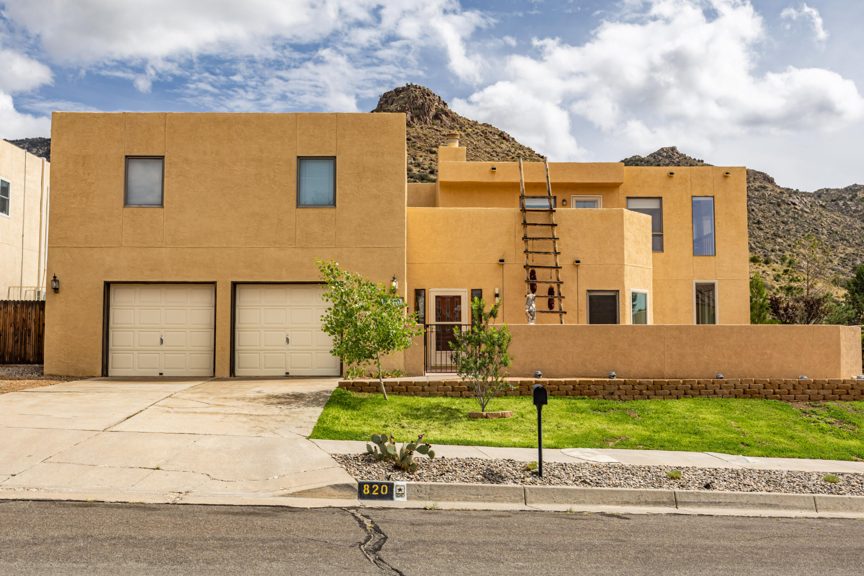 Photo 1 of Sale Pending at 820 Piedra Vista Rd Ne, Albuquerque, NM 87123 | MLS# 1111612 | Listing updated on 2026-10-01