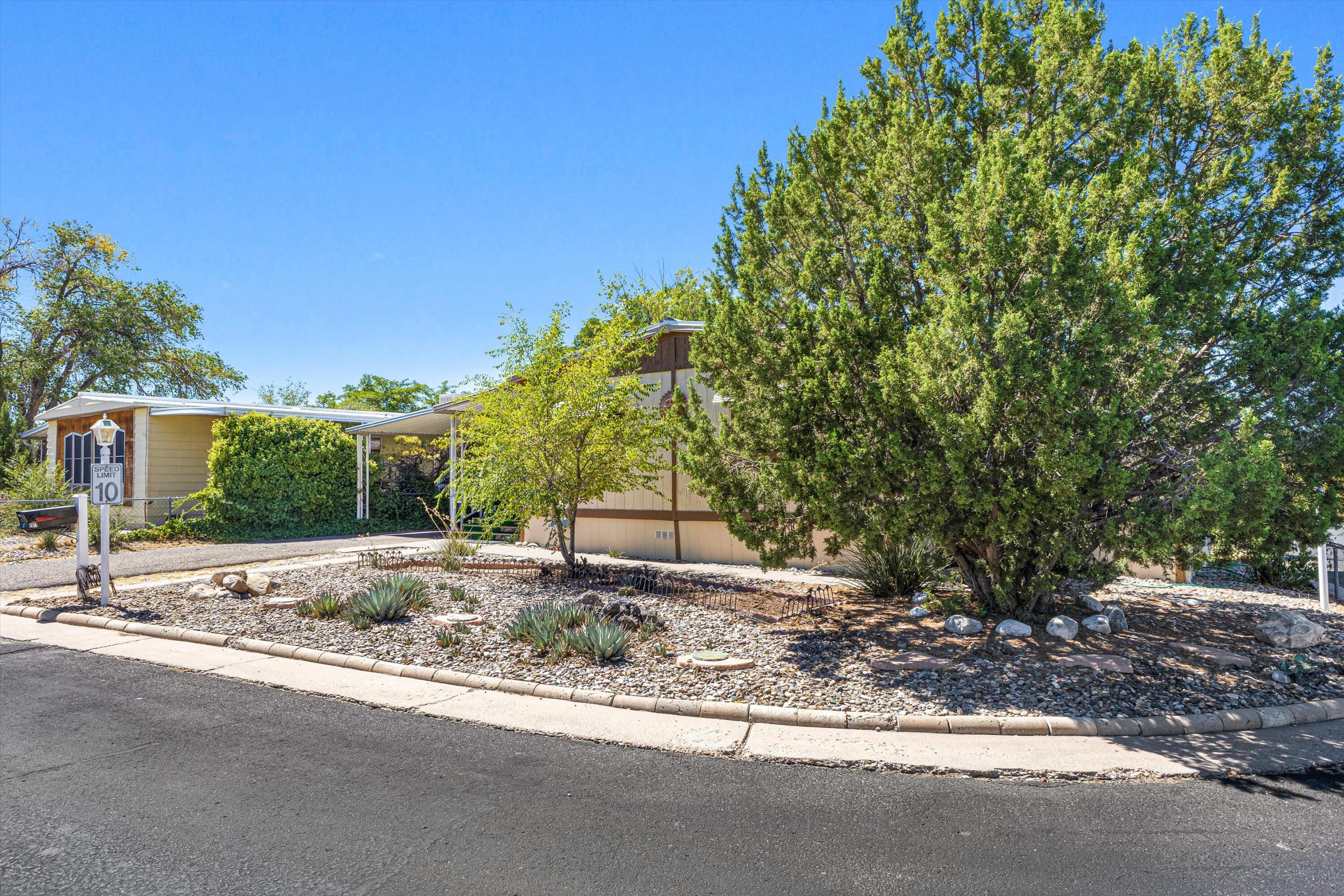 Photo 3 of Sale Pending at 901 Beaver Trl Se, Albuquerque, NM 87123 | MLS# 1111621 | Listing updated on 2026-10-09
