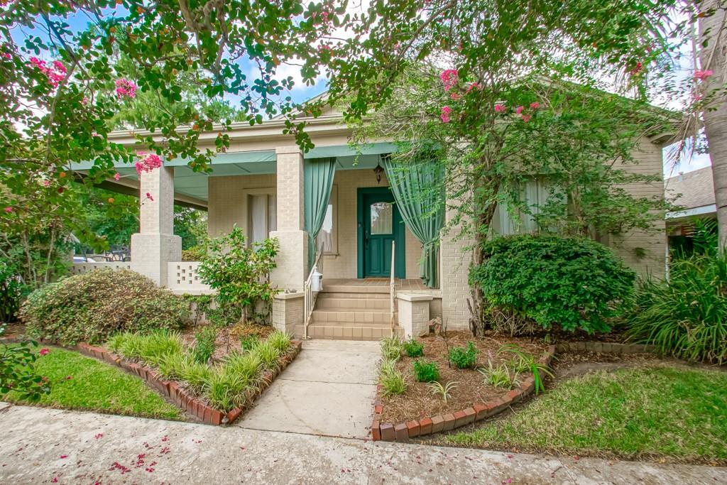 Photo 1 of Single family home for sale at 200 Metairie Lawn Dr, Metairie, LA 70001 | MLS# 2579109 | Listing updated on 2026-10-03