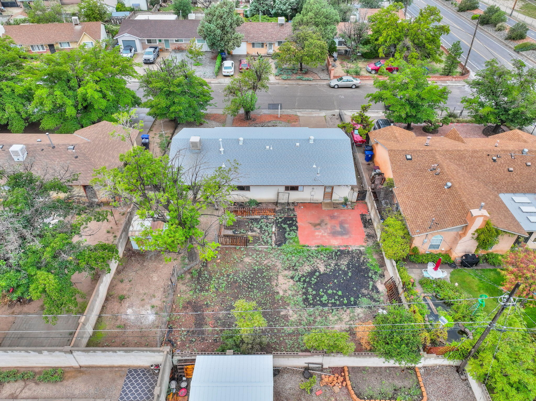 Photo 3 of Sale Pending at 422 Glorieta St Ne, Albuquerque, NM 87123 | MLS# 1111652 | Listing updated on 2026-10-02