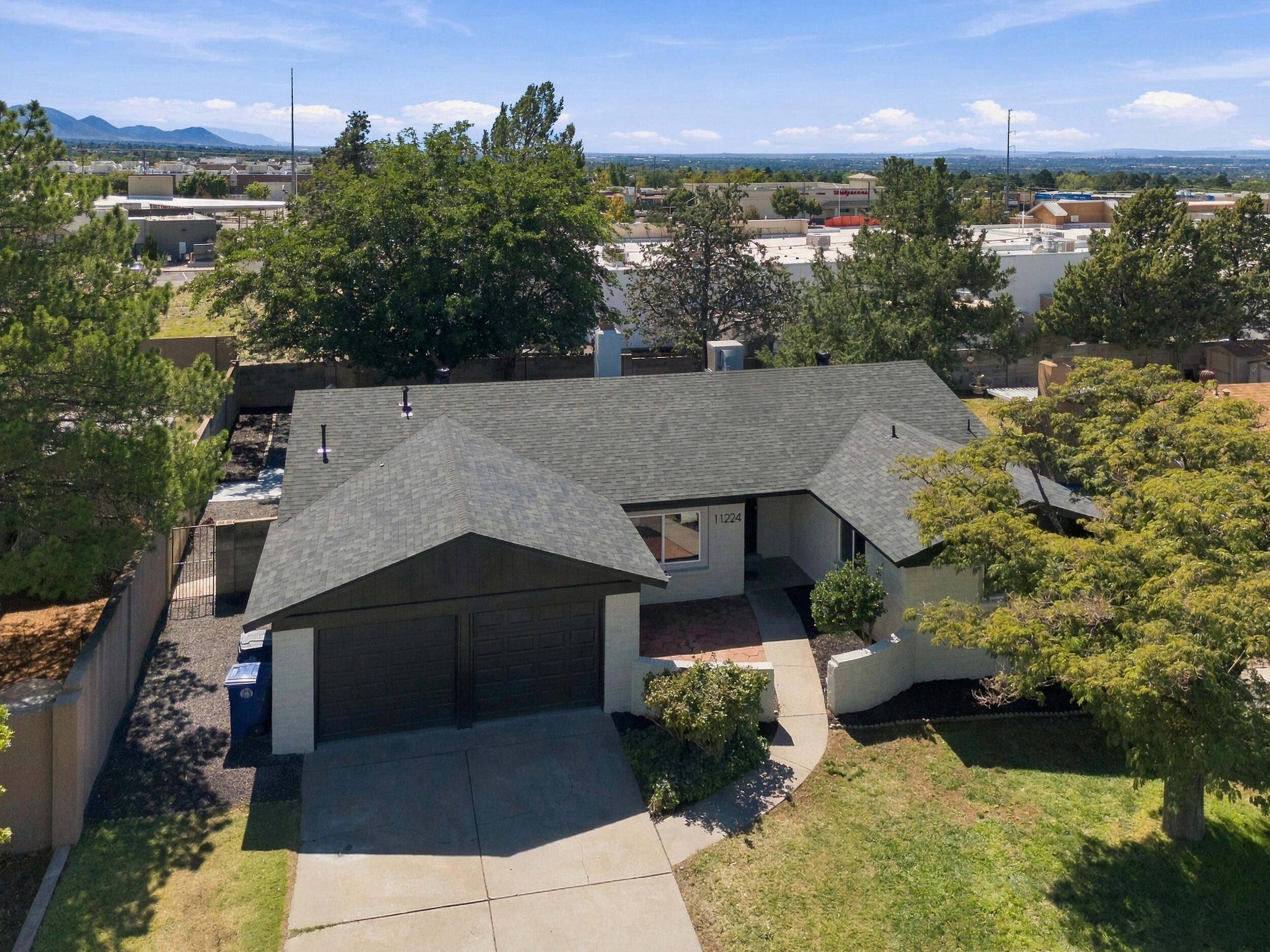 Photo 3 of Single family home for sale at 11224 Nassau Dr Ne, Albuquerque, NM 87111 | MLS# 1111655 | Listing updated on 2026-09-29