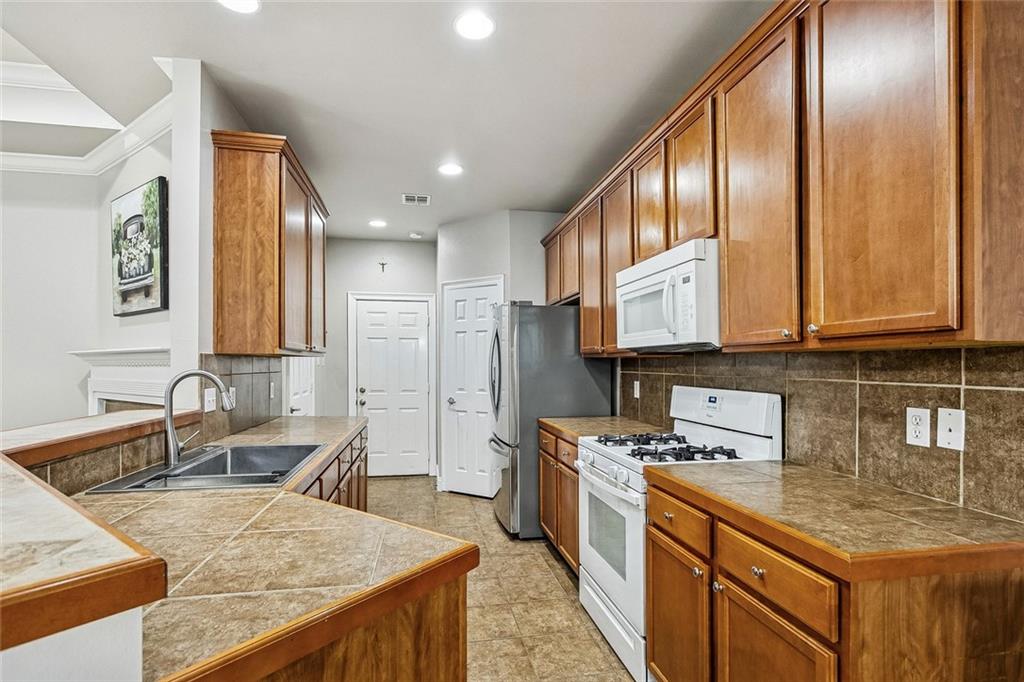 Photo 4 of Townhouse for sale at 42054 Gardens Blvd #A, Hammond, LA 70403 | MLS# 2579212 | Listing updated on 2026-10-07