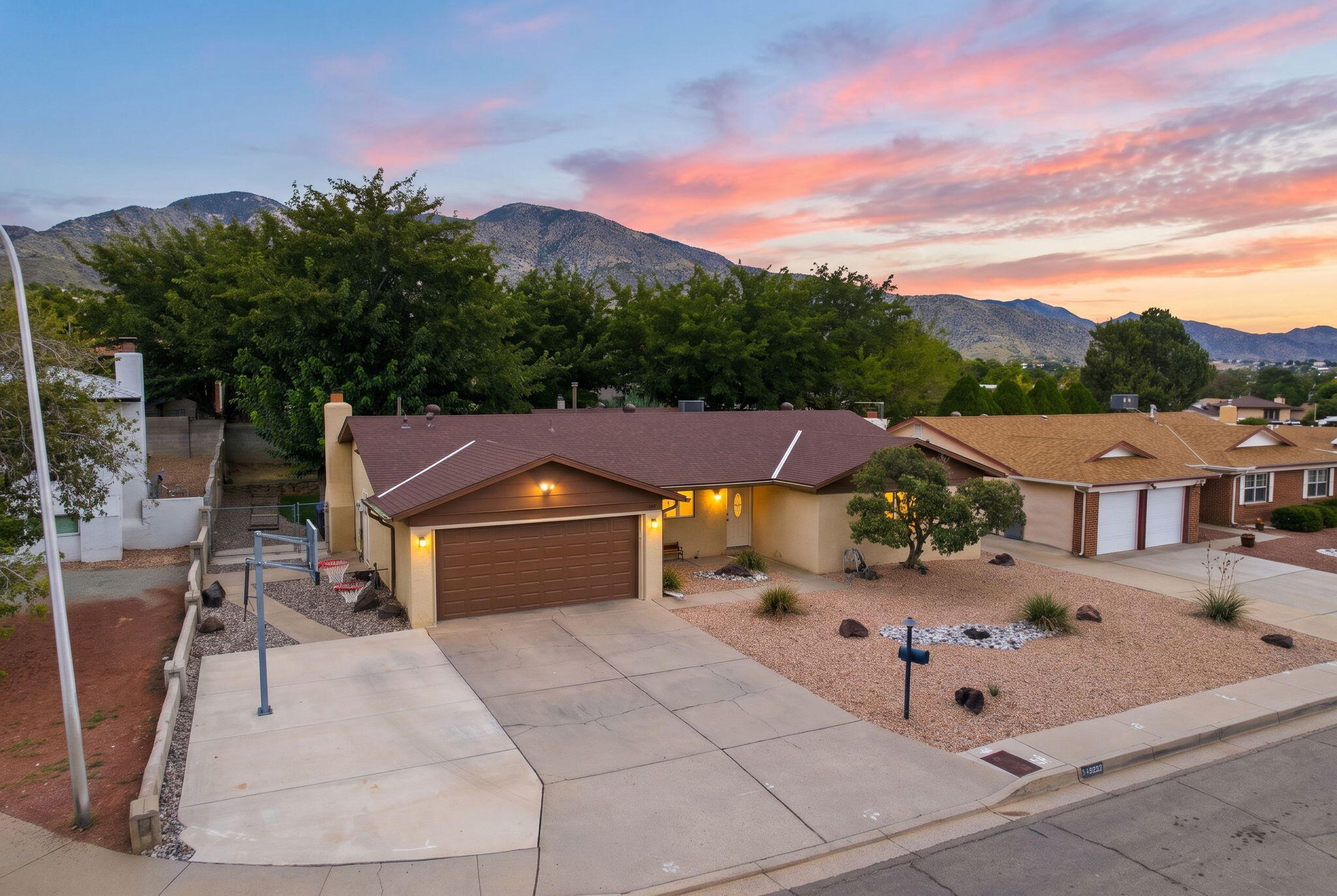 Photo 2 of Sale Pending at 3824 Shenandoah Pl Ne, Albuquerque, NM 87111 | MLS# 1111660 | Listing updated on 2026-09-30