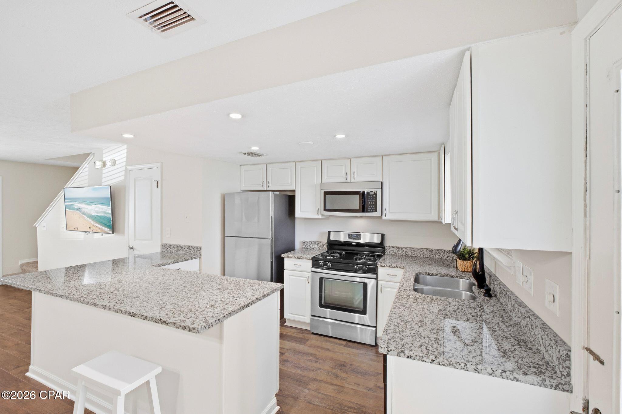 6532 Harbour Boulevard, Panama City Beach, FL 32407 thumbnail, photo 9 of 38