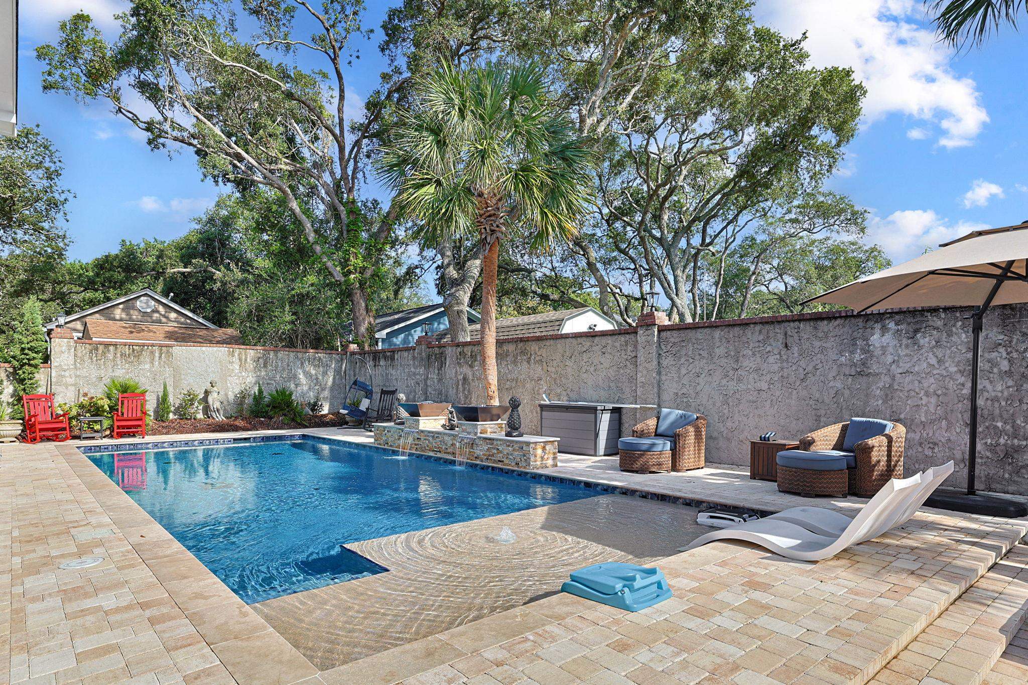 Photo 3 of Mansion for sale at 406 37th Avenue N, Myrtle Beach, SC 29577 | MLS# 2624037 | Listing updated on 2026-09-30