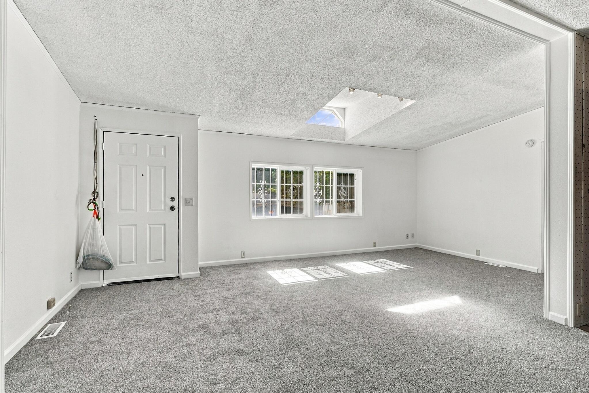 Photo 4 of Sale Pending at 3033 Dona Juanita Dr SW, Albuquerque, NM 87121 | MLS# 1111732 | Listing updated on 2026-10-07
