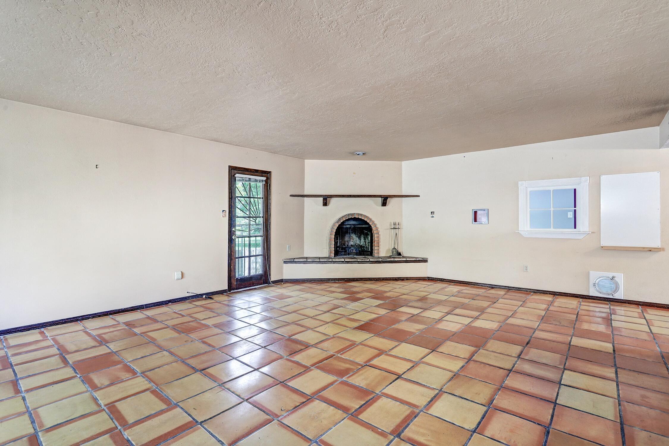 Photo 4 of Single family home for sale at 300 Aliso Dr SE, Albuquerque, NM 87108 | MLS# 1111813 | Listing updated on 2026-10-05