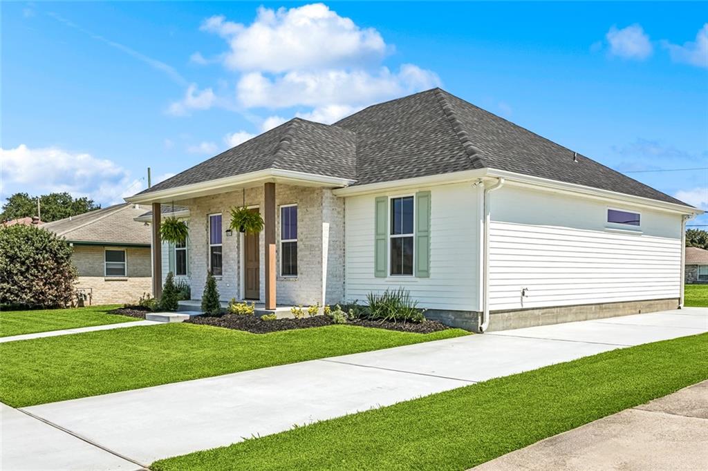 Photo 2 of Single family home for sale at 2421 Garden St, Meraux, LA 70075 | MLS# 2579839 | Listing updated on 2026-10-02