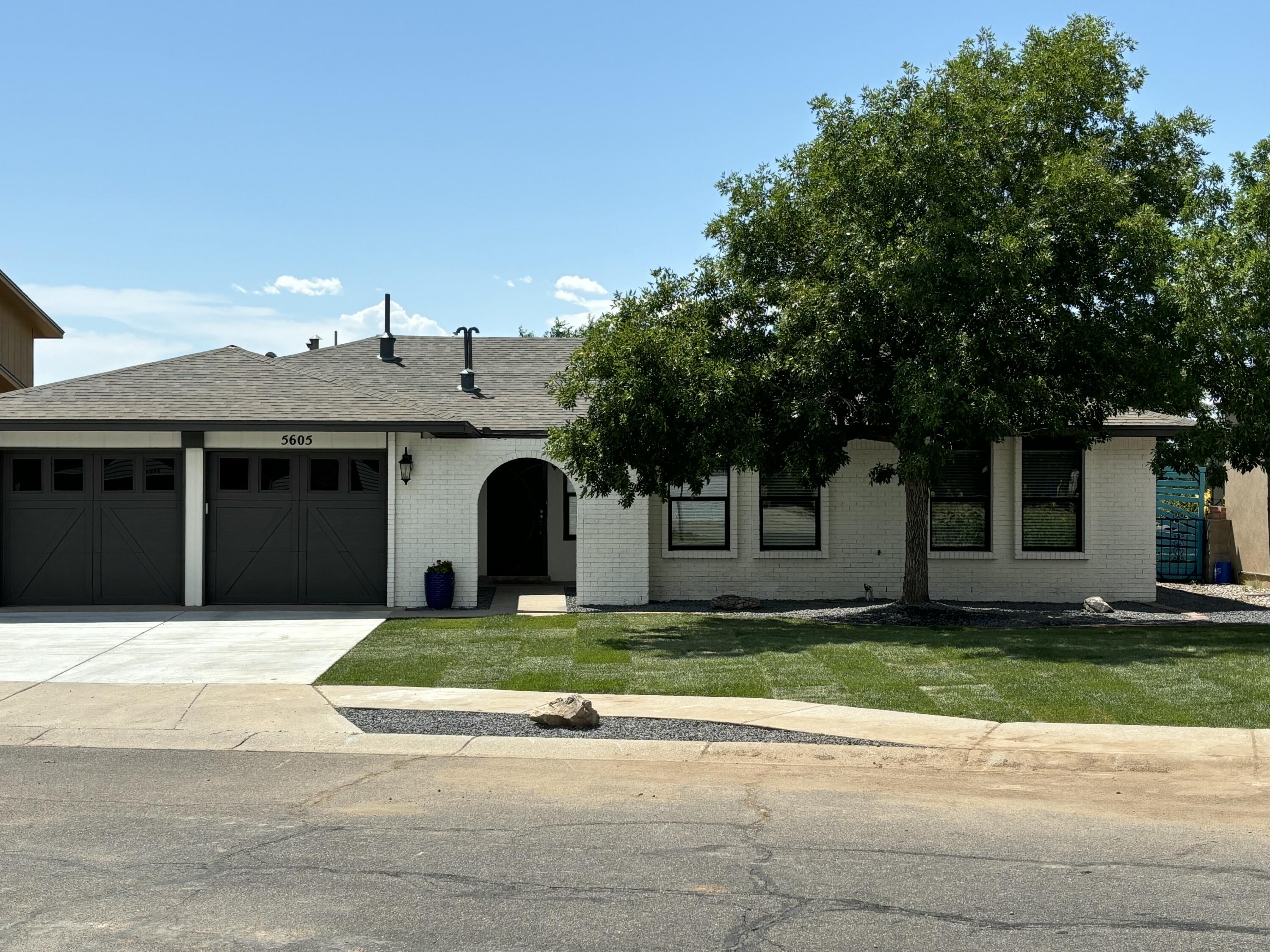 Photo 1 of Single family home for sale at 5605 Chelwood Park Blvd Ne, Albuquerque, NM 87111 | MLS# 1111843 | Listing updated on 2026-10-04