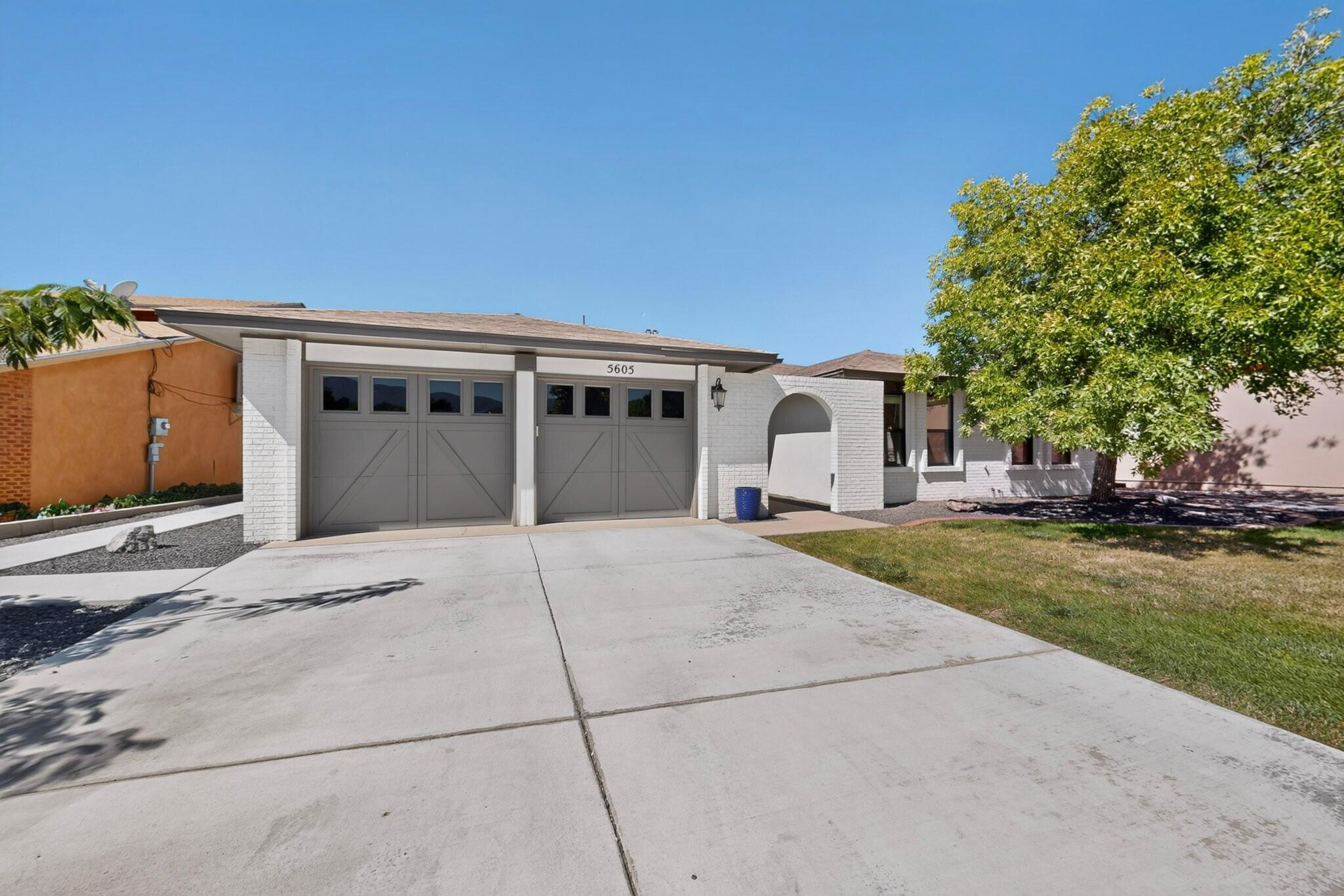 Photo 3 of Single family home for sale at 5605 Chelwood Park Blvd Ne, Albuquerque, NM 87111 | MLS# 1111843 | Listing updated on 2026-10-23