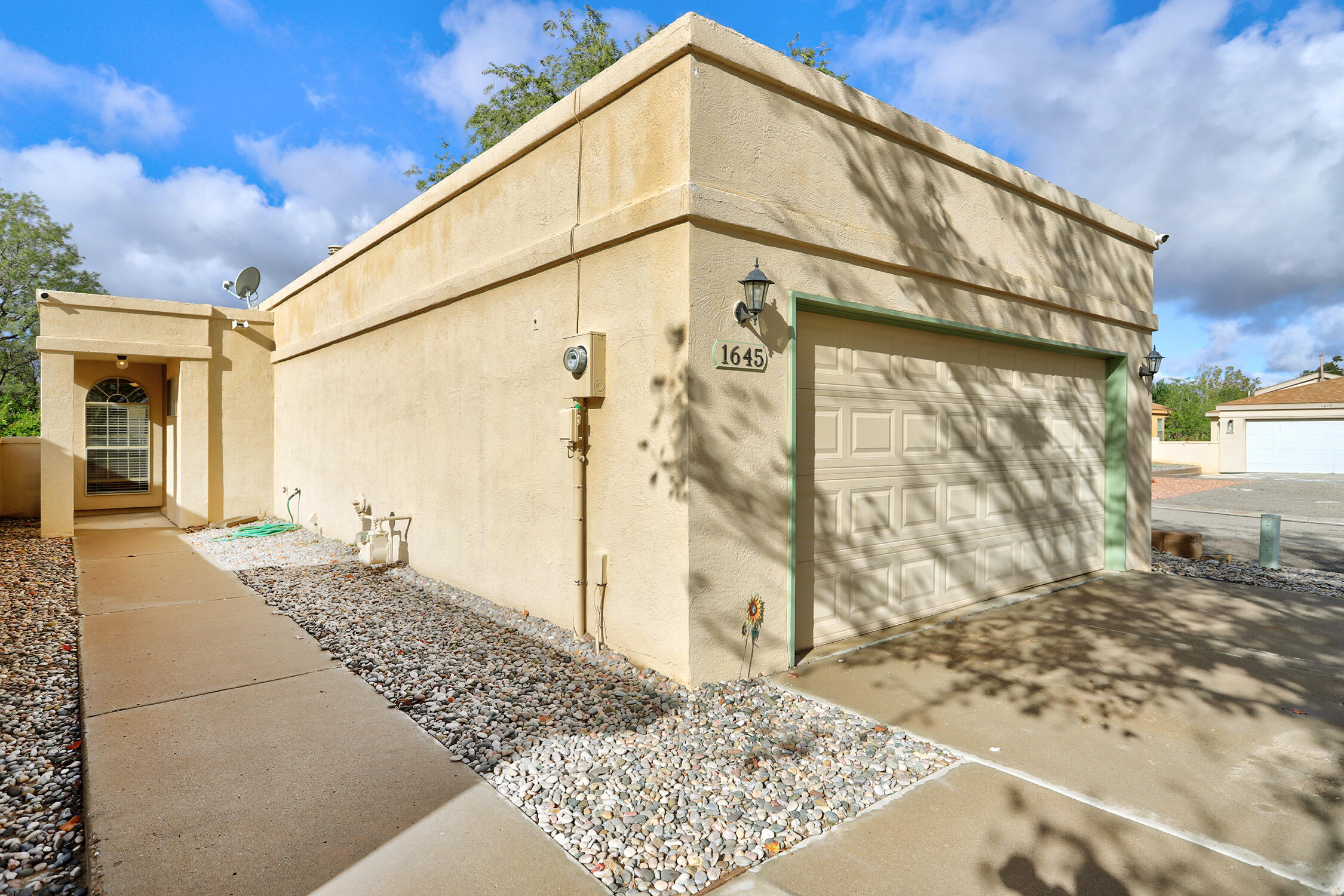 Photo 2 of Single family home for sale at 1645 Evelyn Dr Ne, Rio Rancho, NM 87144 | MLS# 1111870 | Listing updated on 2026-10-11