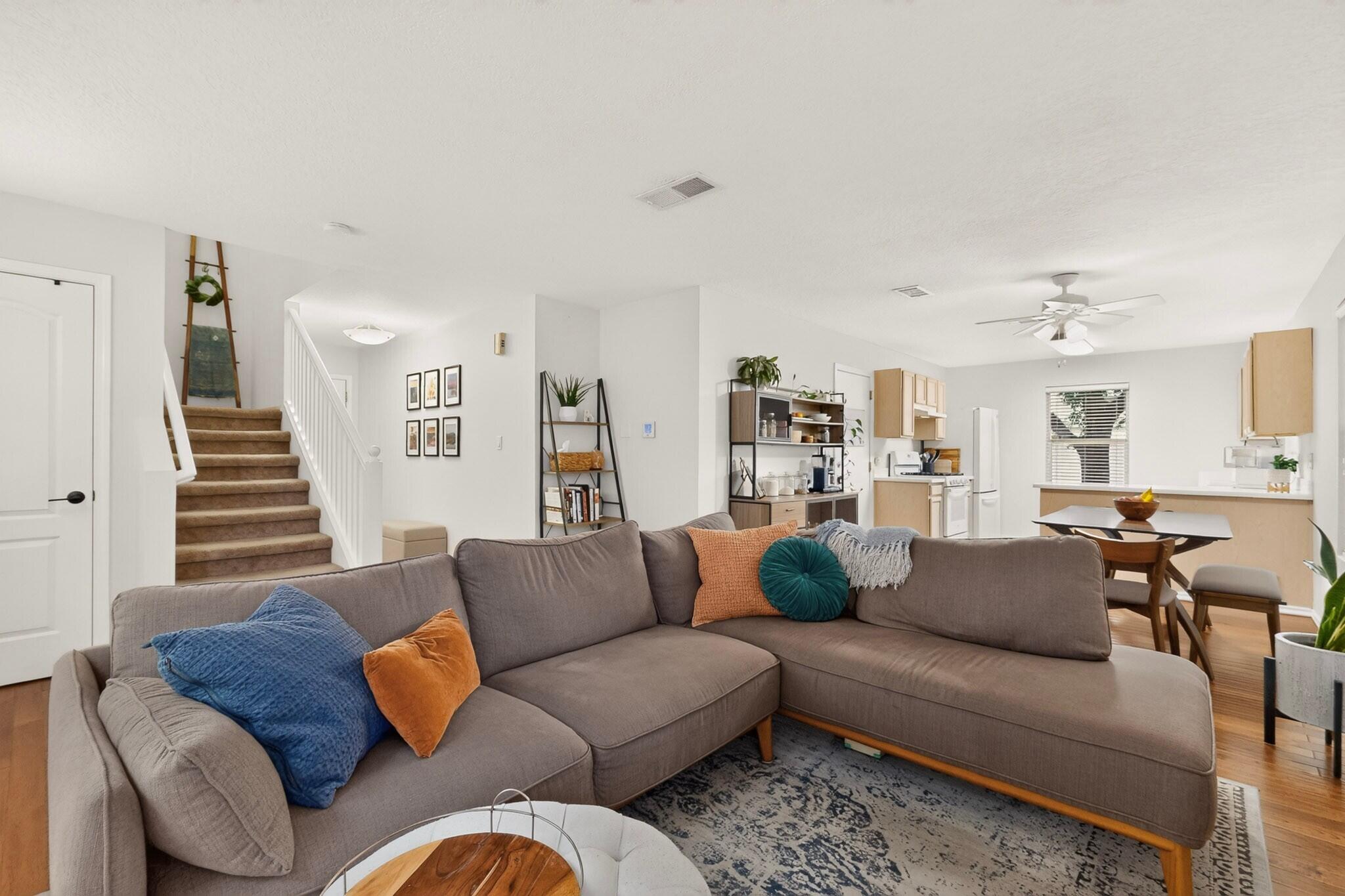 Photo 4 of Single family home for sale at 4261 Altura Mesa Ln NE, Albuquerque, NM 87110 | MLS# 1111903 | Listing updated on 2026-10-08