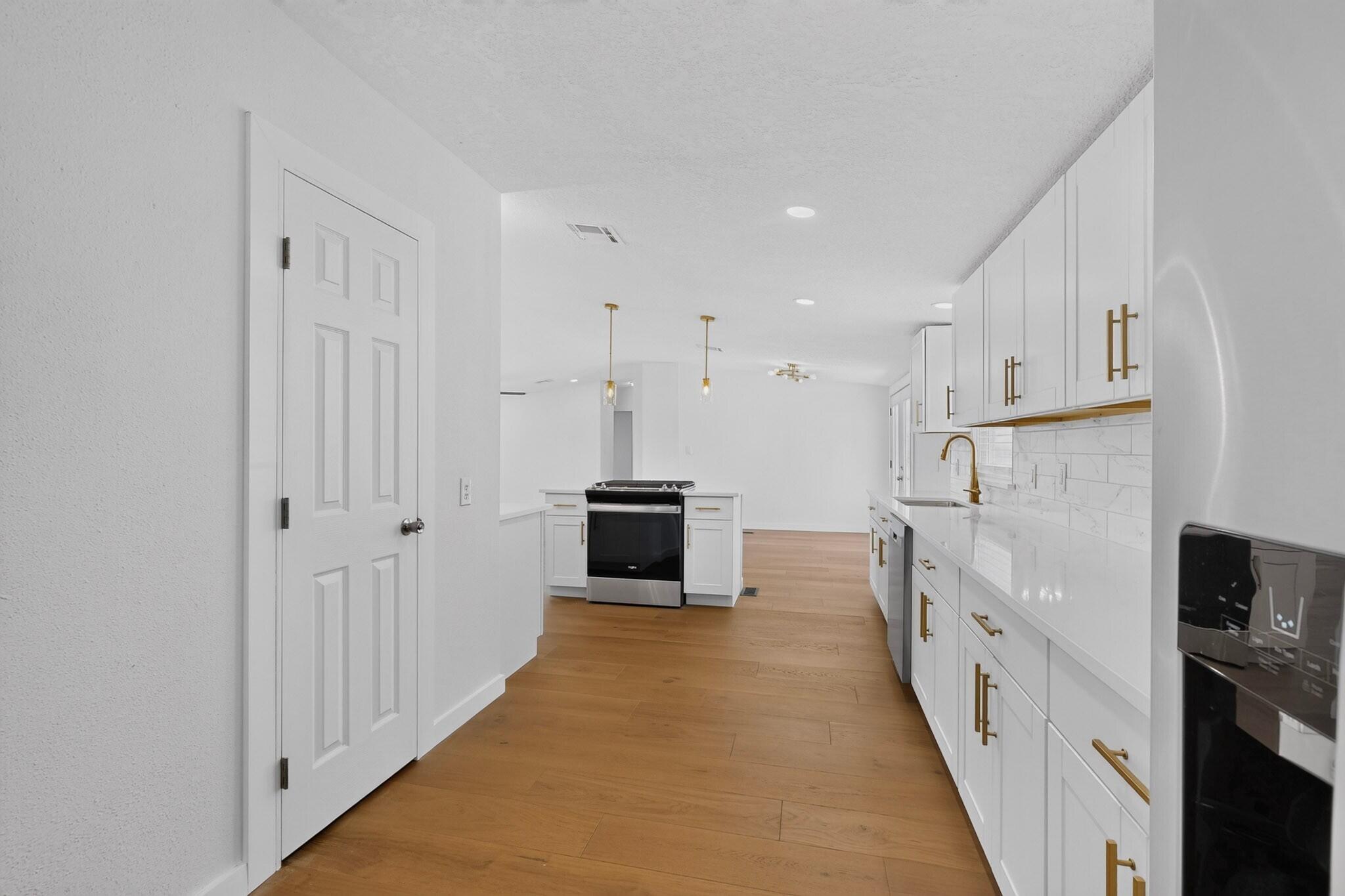 Photo 4 of Manufactured home for sale at 517 E 1st Street NW #11, Rio Rancho, NM 87124 | MLS# 1111934 | Listing updated on 2026-10-03
