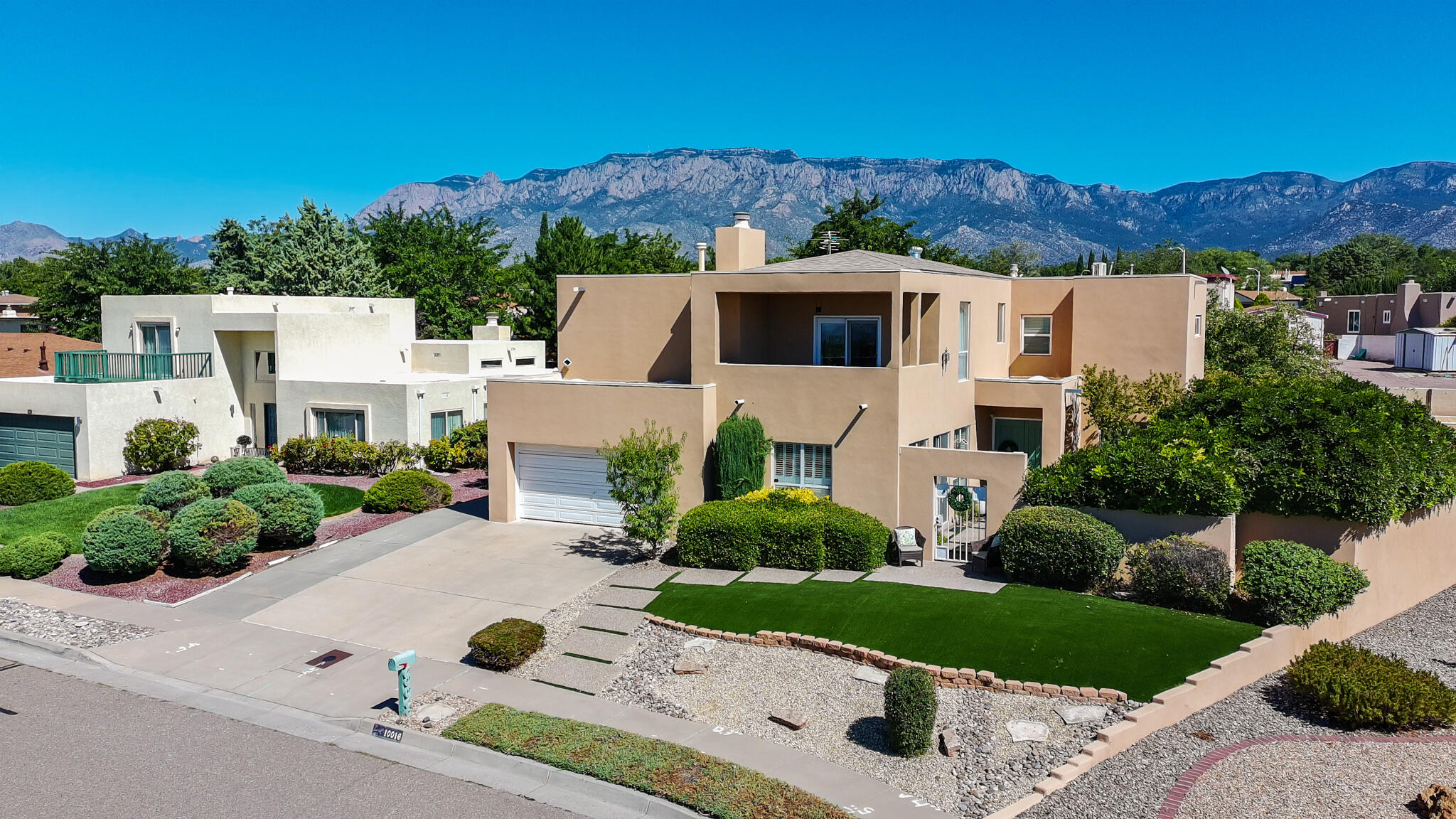 10016 Academy Knolls Drive, Albuquerque NM 87111
