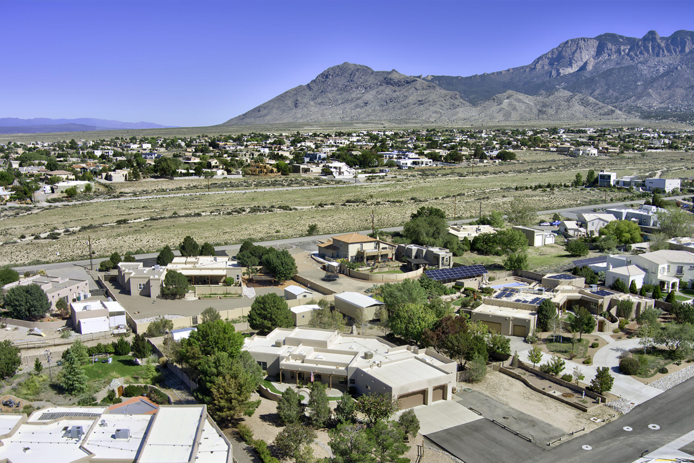 Photo 2 of Single family home for sale at 9175 Wilshire Ave NE, Albuquerque, NM 87122 | MLS# 1112015 | Listing updated on 2026-10-06