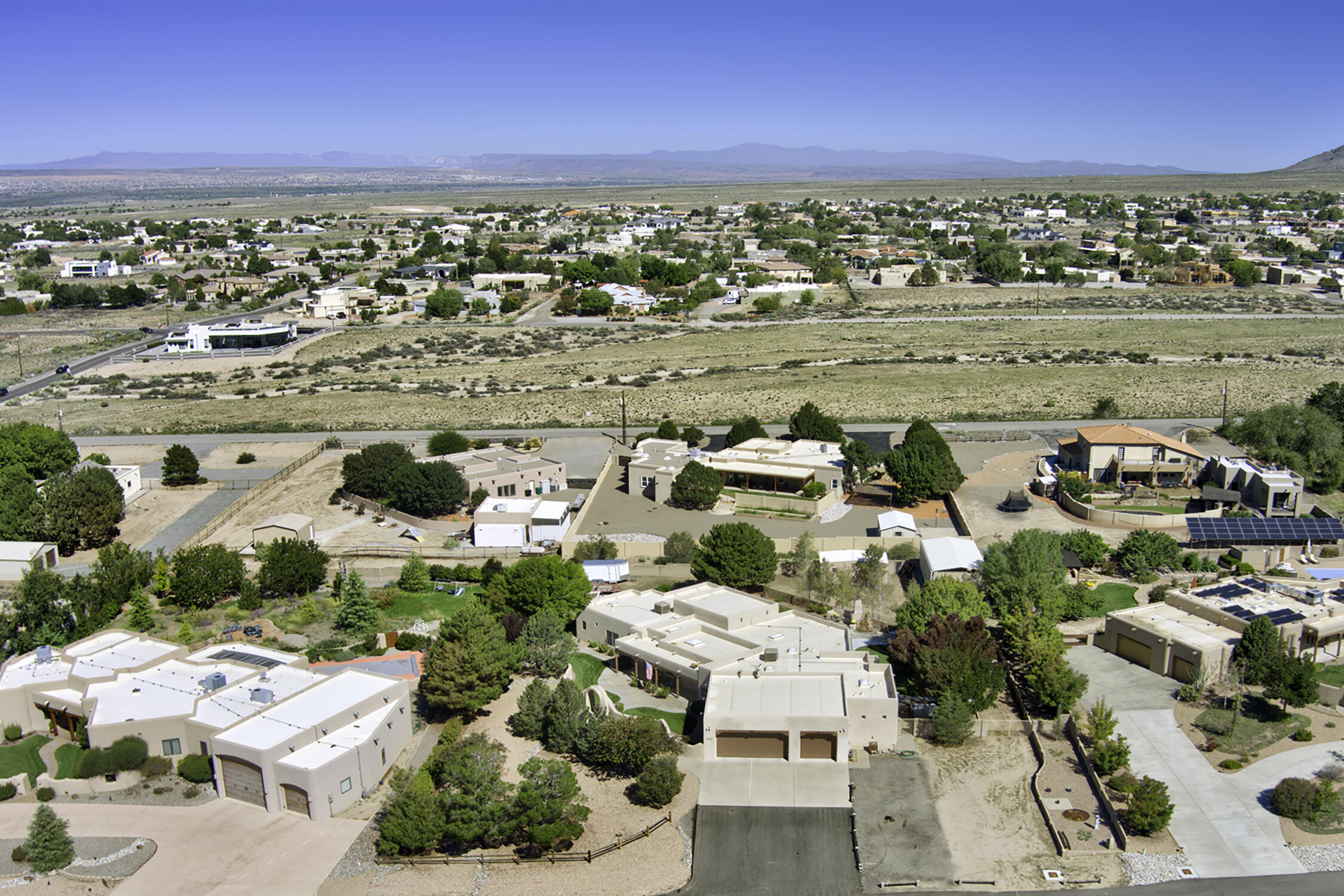 Photo 3 of Single family home for sale at 9175 Wilshire Ave NE, Albuquerque, NM 87122 | MLS# 1112015 | Listing updated on 2026-10-06