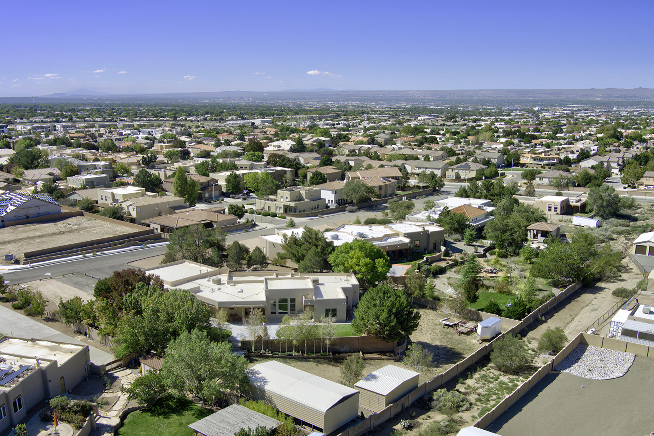 Photo 4 of Single family home for sale at 9175 Wilshire Ave NE, Albuquerque, NM 87122 | MLS# 1112015 | Listing updated on 2026-10-06