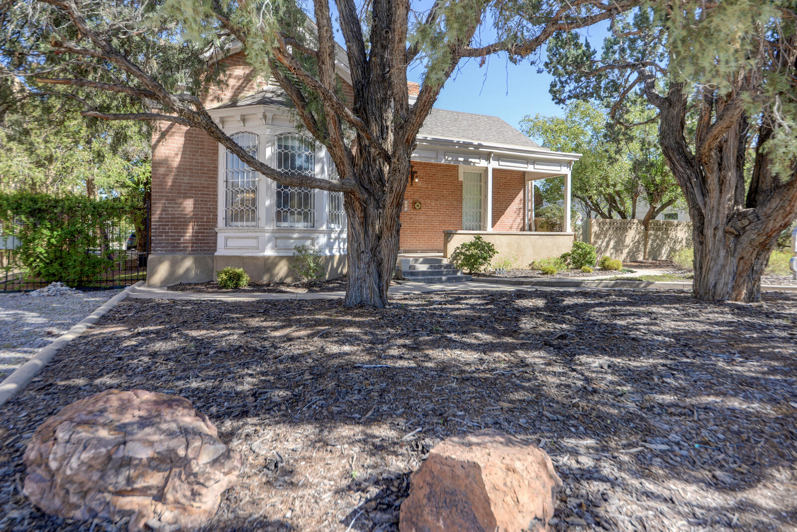 Photo 3 of Single family home for sale at 909 Copper Ave NW, Albuquerque, NM 87102 | MLS# 1112151 | Listing updated on 2026-10-08