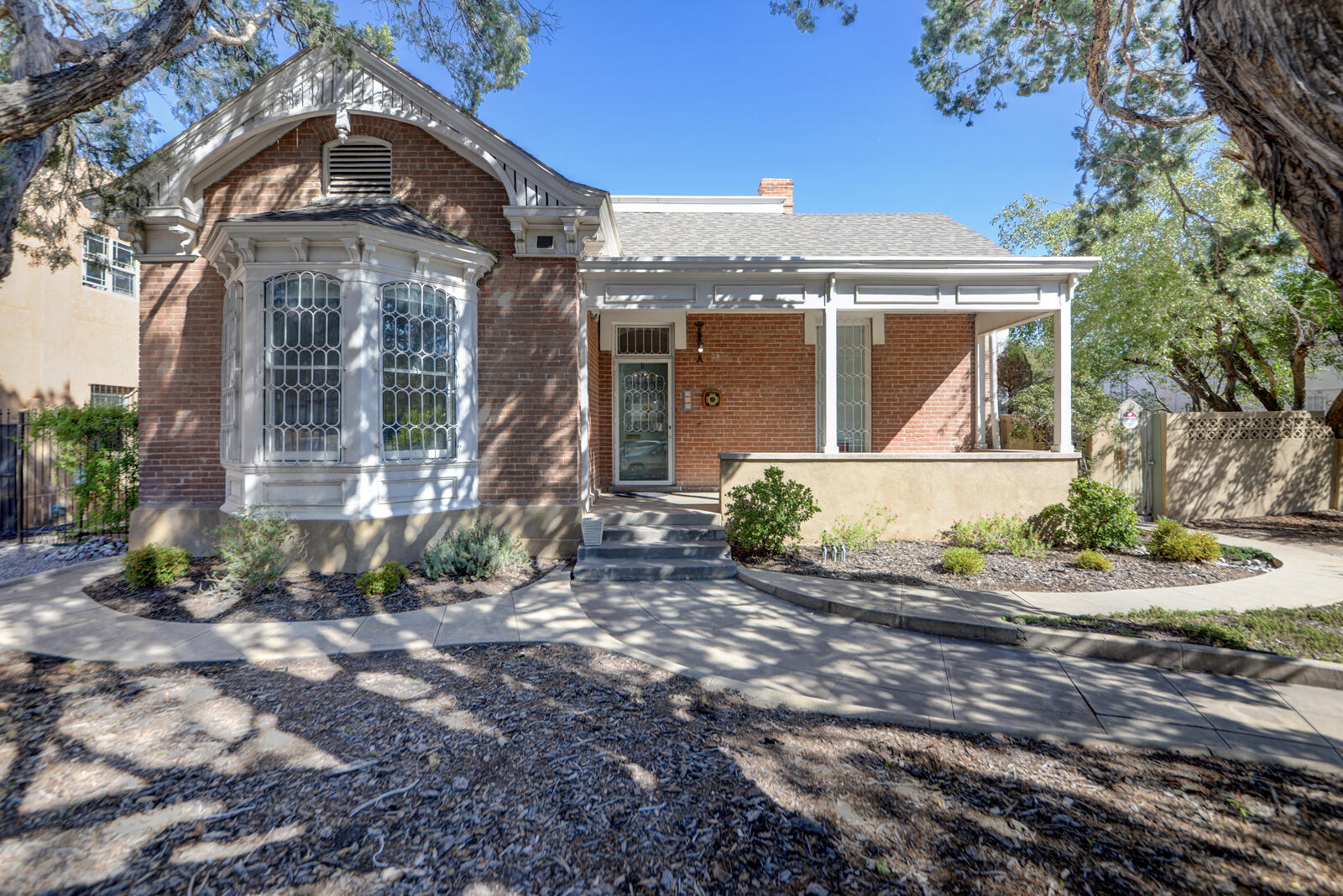 Photo 4 of Single family home for sale at 909 Copper Ave NW, Albuquerque, NM 87102 | MLS# 1112151 | Listing updated on 2026-10-08