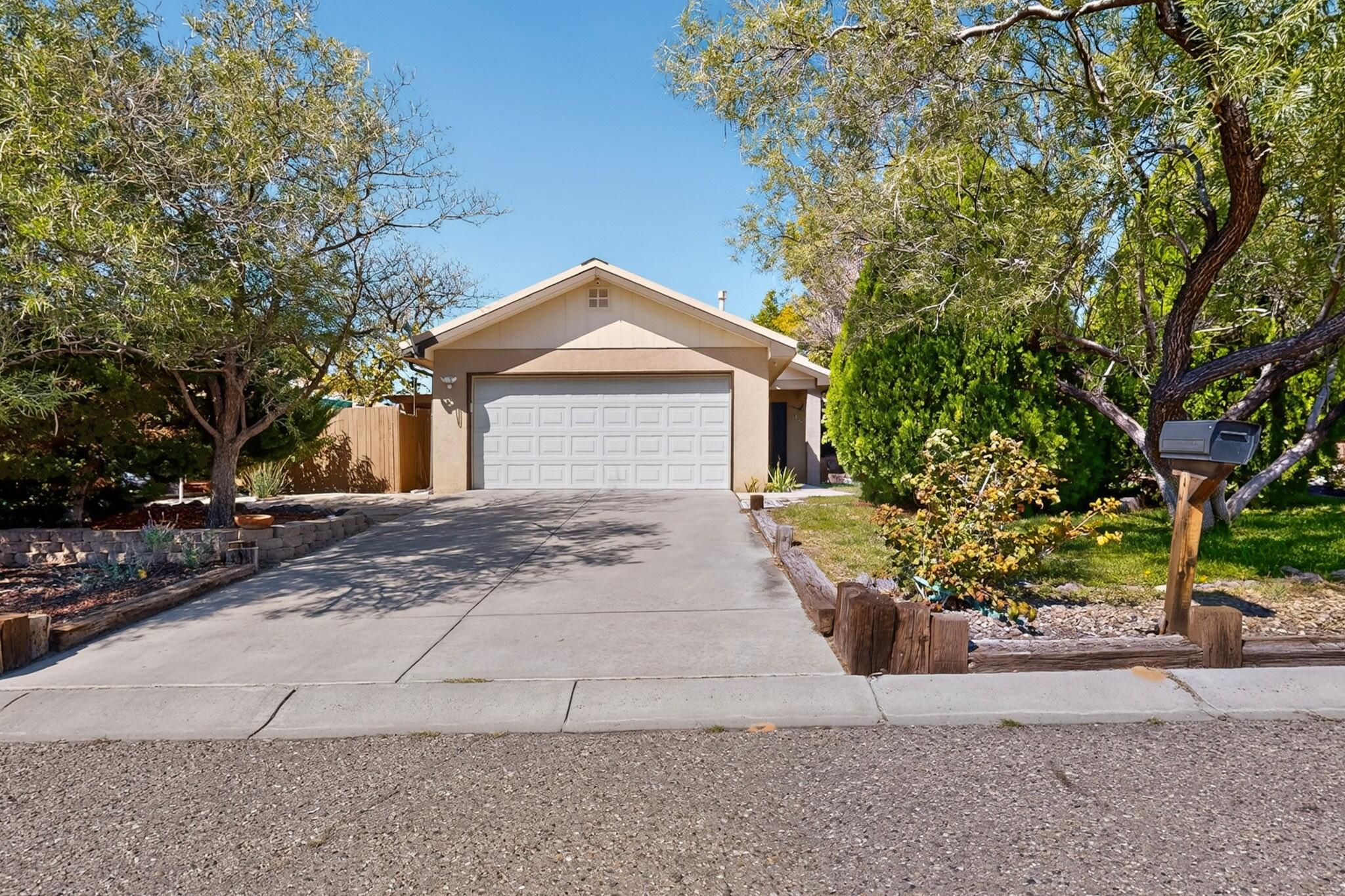 Single family home for sale at 117 Vissing Pl, Los Lunas, NM 87031 | MLS# 1112153