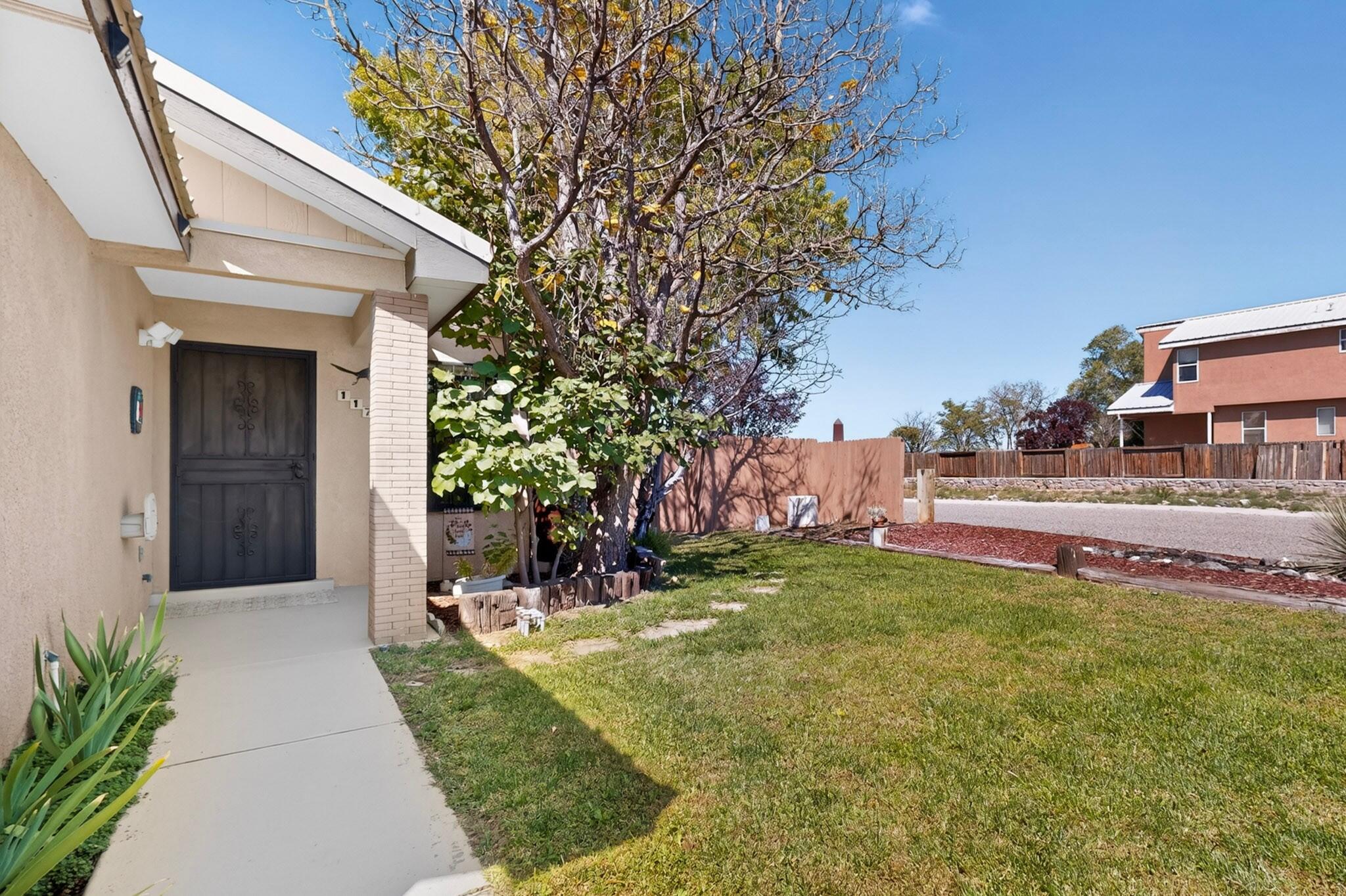 Photo 2 of Single family home for sale at 117 Vissing Pl, Los Lunas, NM 87031 | MLS# 1112153 | Listing updated on 2026-10-09