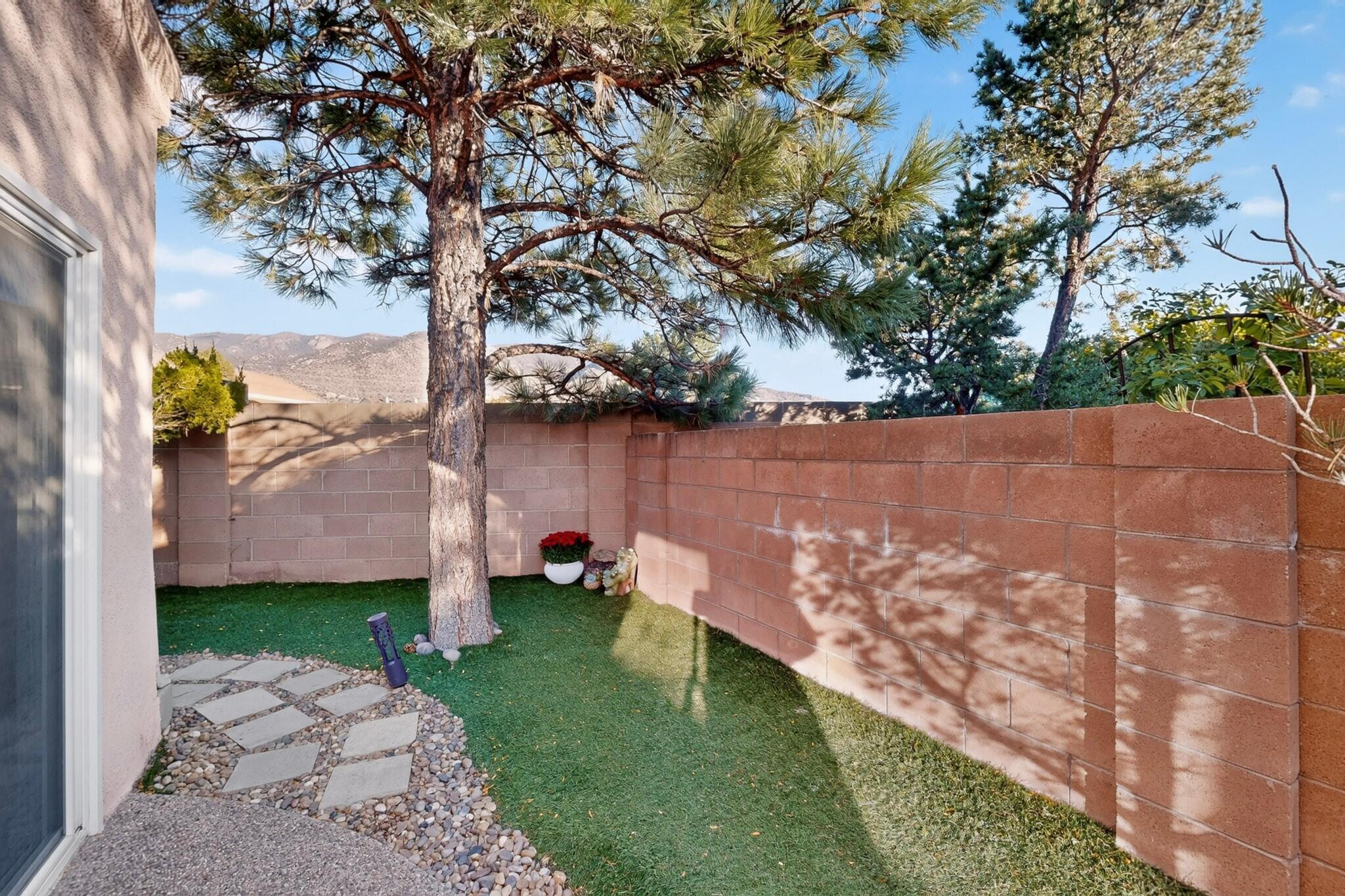 Photo 3 of Sale Pending at 4904 Skyline View Ct Ne, Albuquerque, NM 87111 | MLS# 1112194 | Listing updated on 2026-10-21