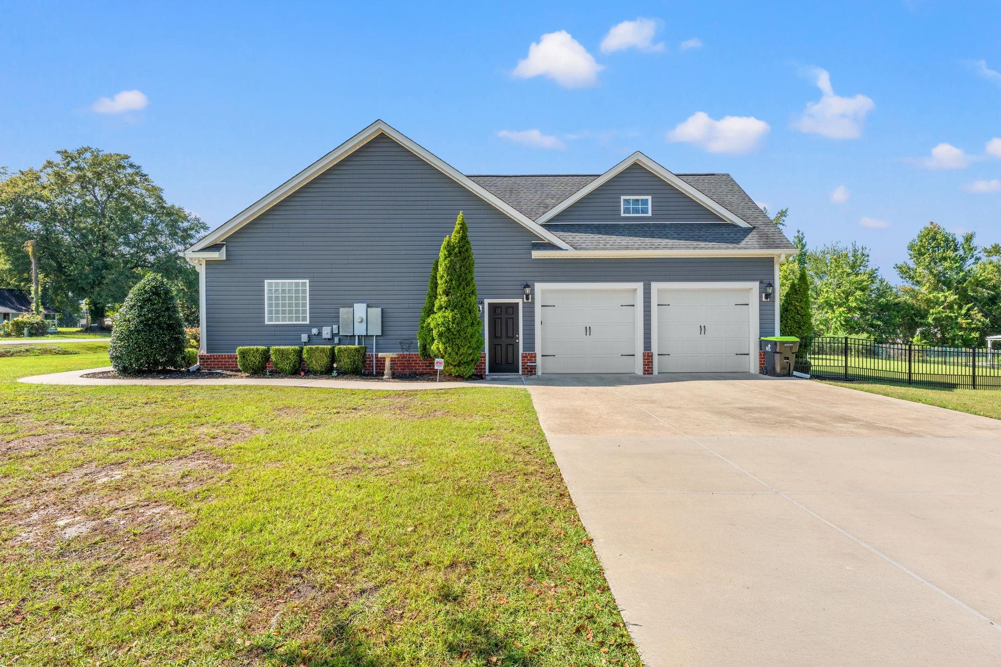 Photo 3 of Single family home for sale at 939 Maple St, Aynor, SC 29511 | MLS# 2624809 | Listing updated on 2026-10-09