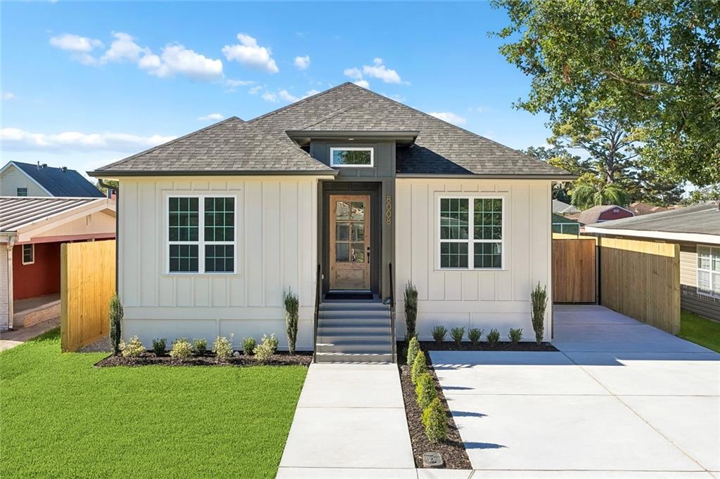 Photo 2 of Single family home for sale at 8008 Versailles St, Metairie, LA 70003 | MLS# 2580828 | Listing updated on 2026-10-11