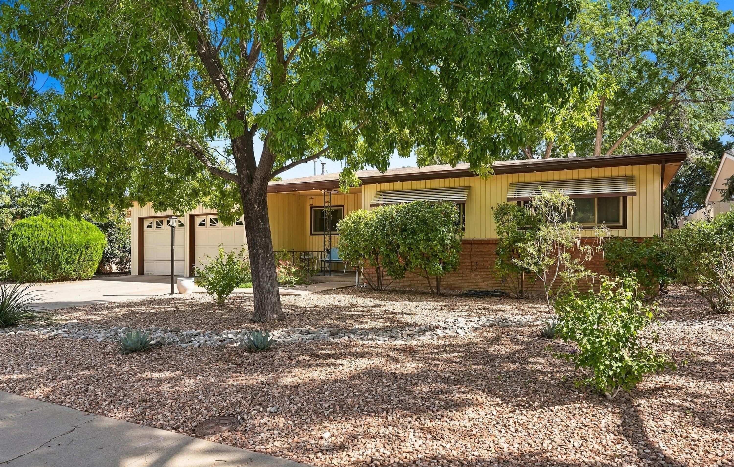 Photo 3 of Sale Pending at 1300 Mesilla St Ne, Albuquerque, NM 87110 | MLS# 1112230 | Listing updated on 2026-10-18