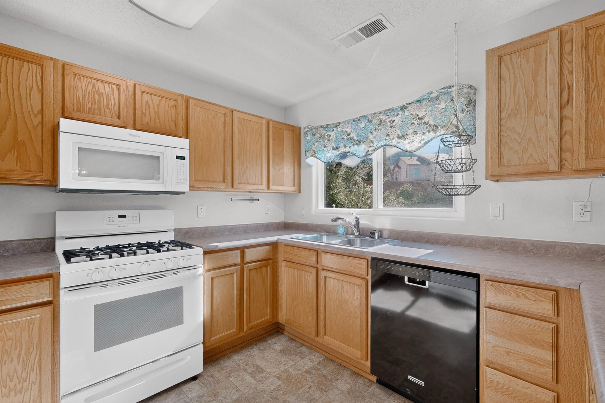 Photo 2 of Single family home for sale at 12424 Smokey Mountain Way Ne, Albuquerque, NM 87111 | MLS# 1112225 | Listing updated on 2026-10-09